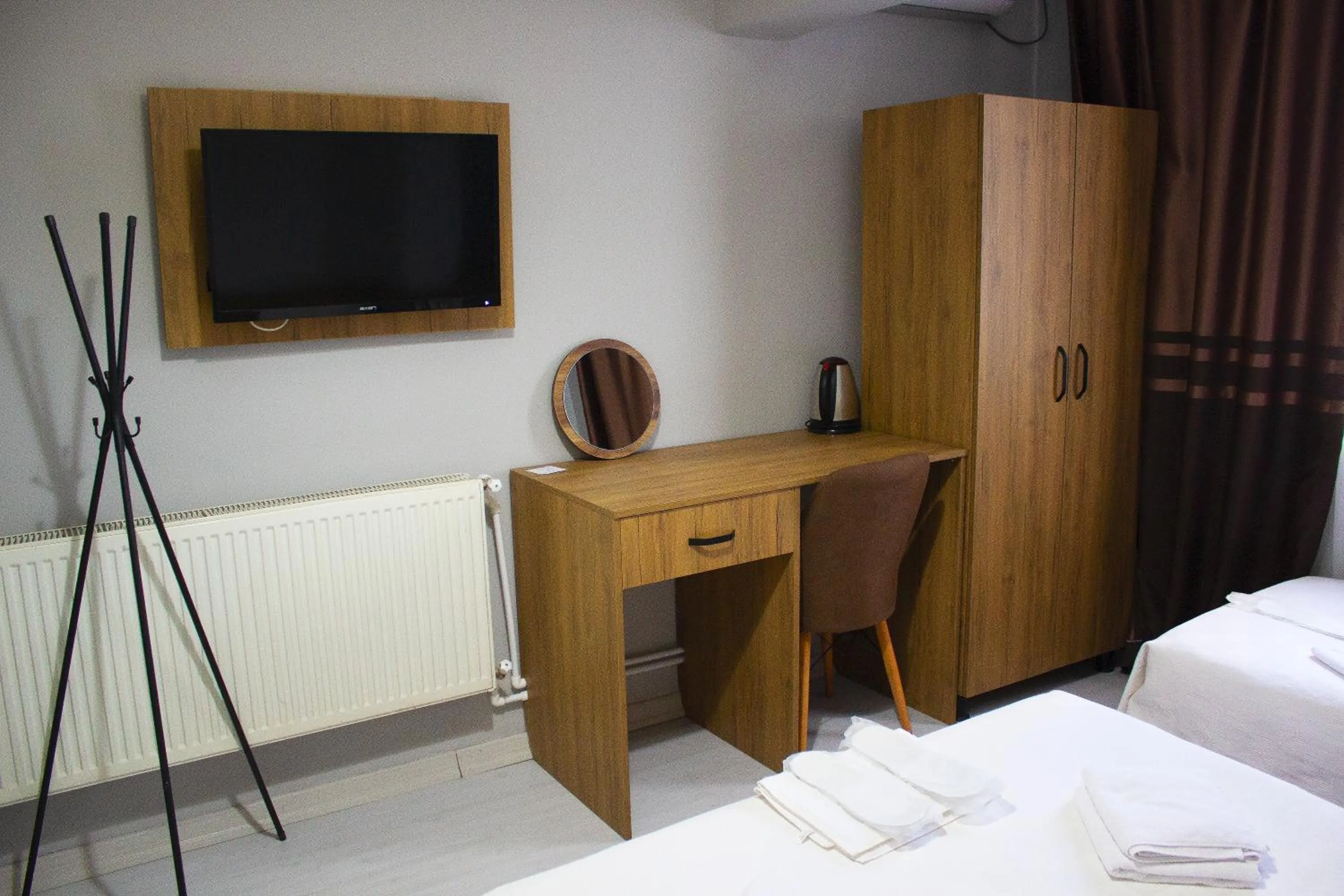 TV and multimedia, Bed in Karhal Hotel