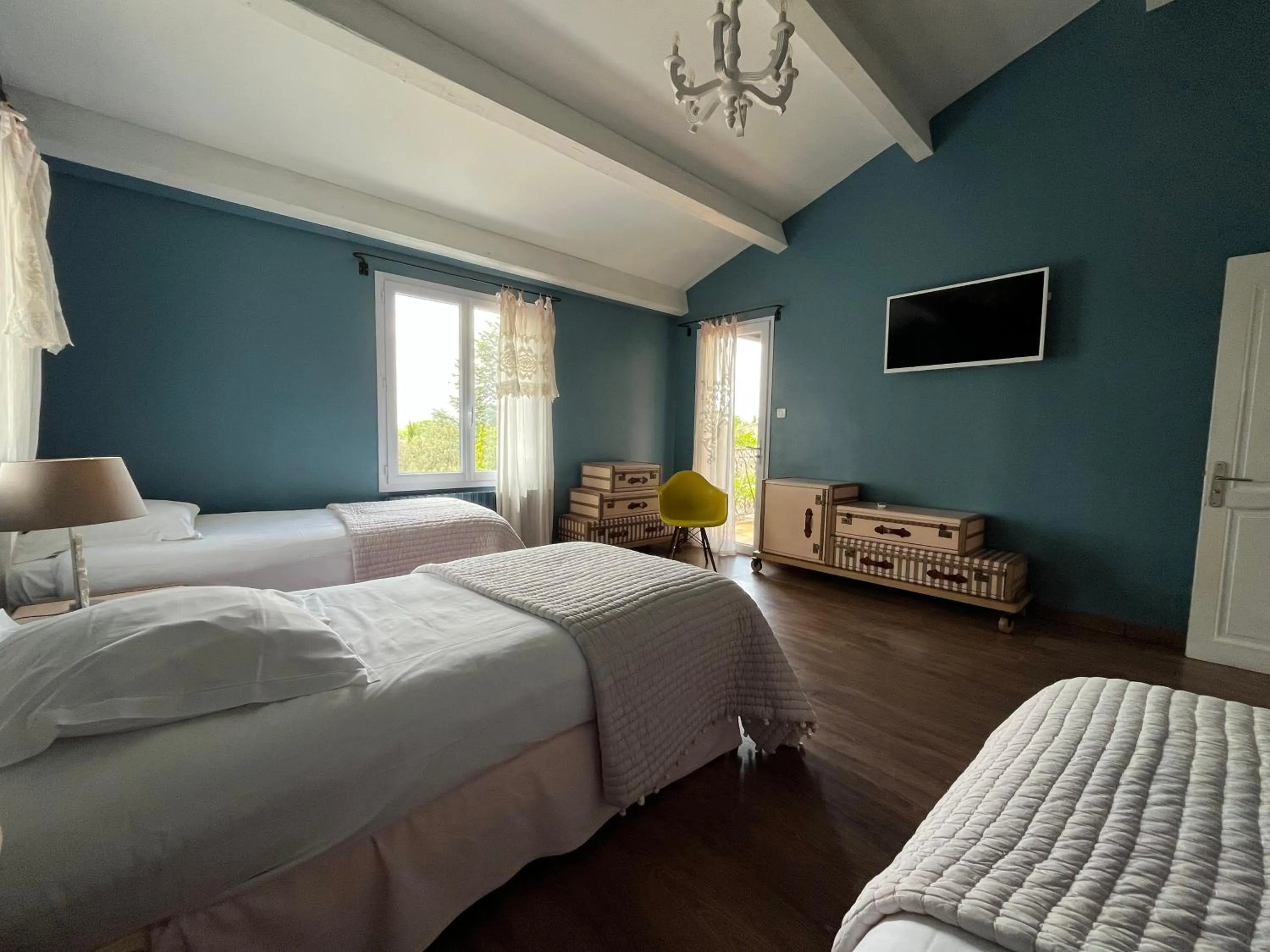 Bed in Logis Hôtel restaurant des Pins