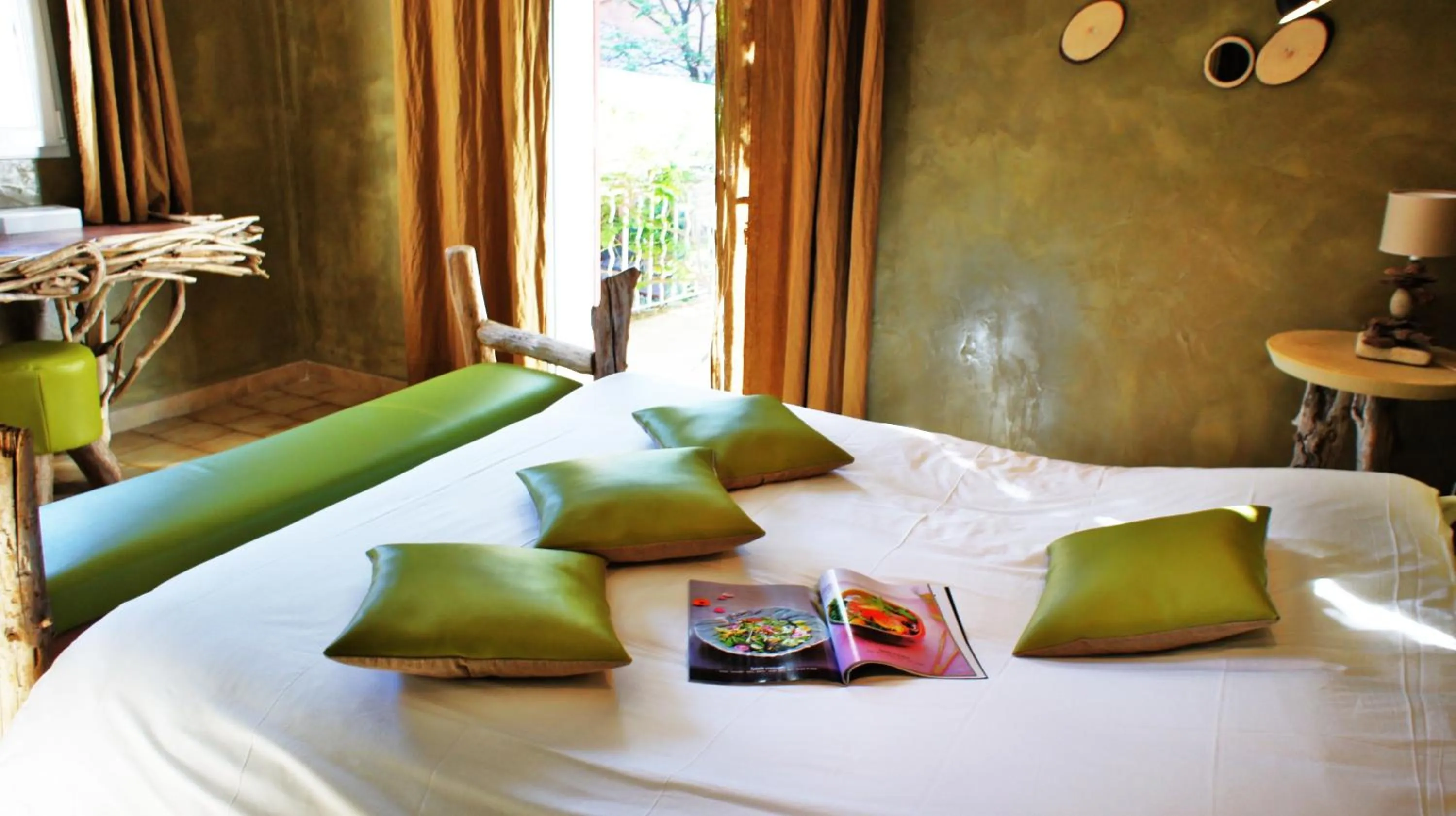 Bed in Logis Hôtel restaurant des Pins