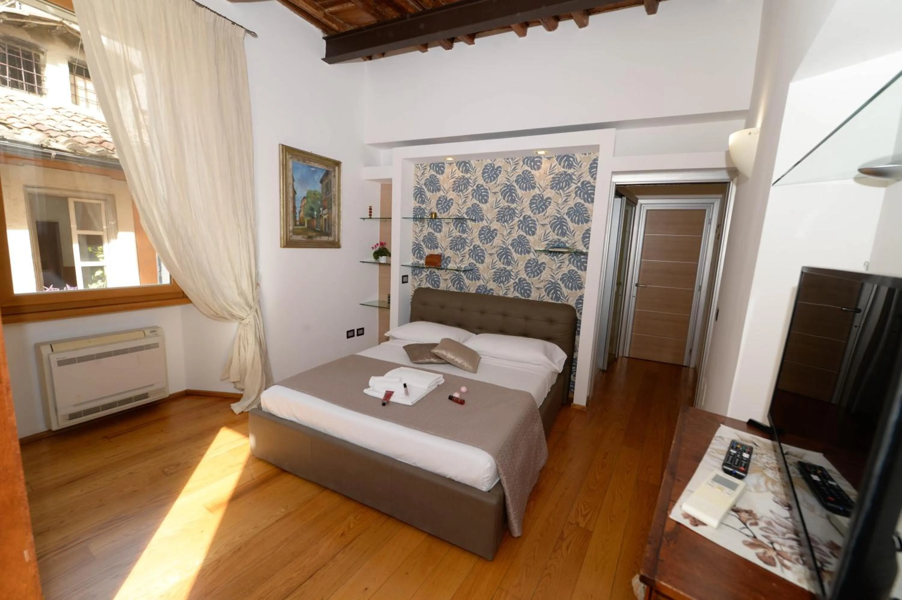 Photo of the whole room, Bed in Campo De Fiori Relais