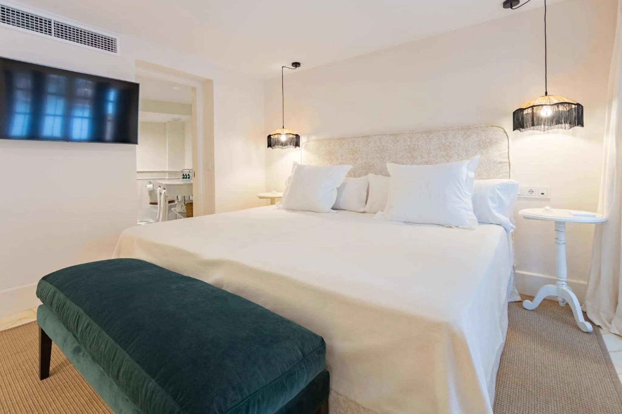 Bed in Casa de la Moneda Residences Sevilla