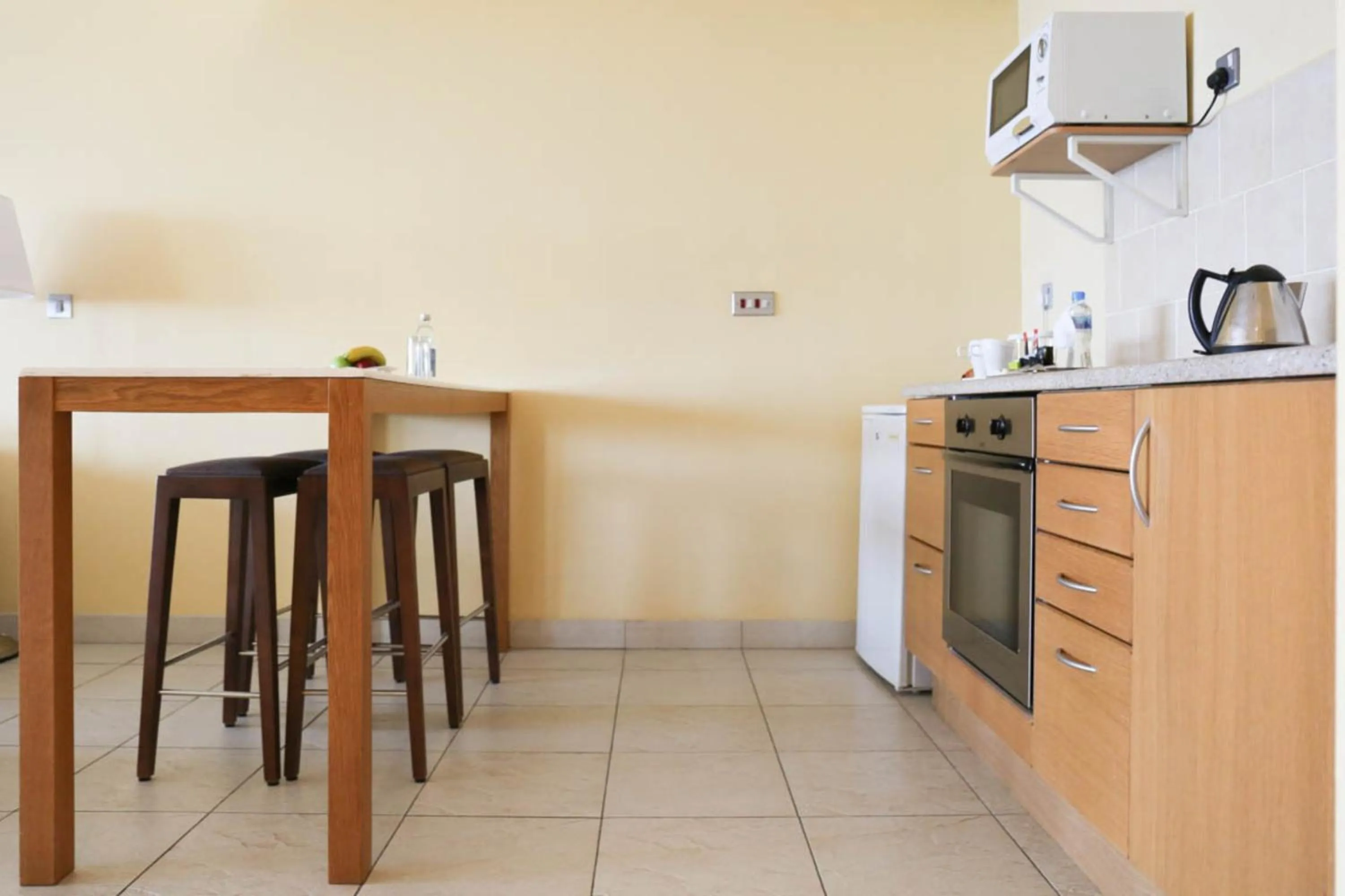 Kitchen or kitchenette, Kitchen/Kitchenette in Hilton Kuwait Resort