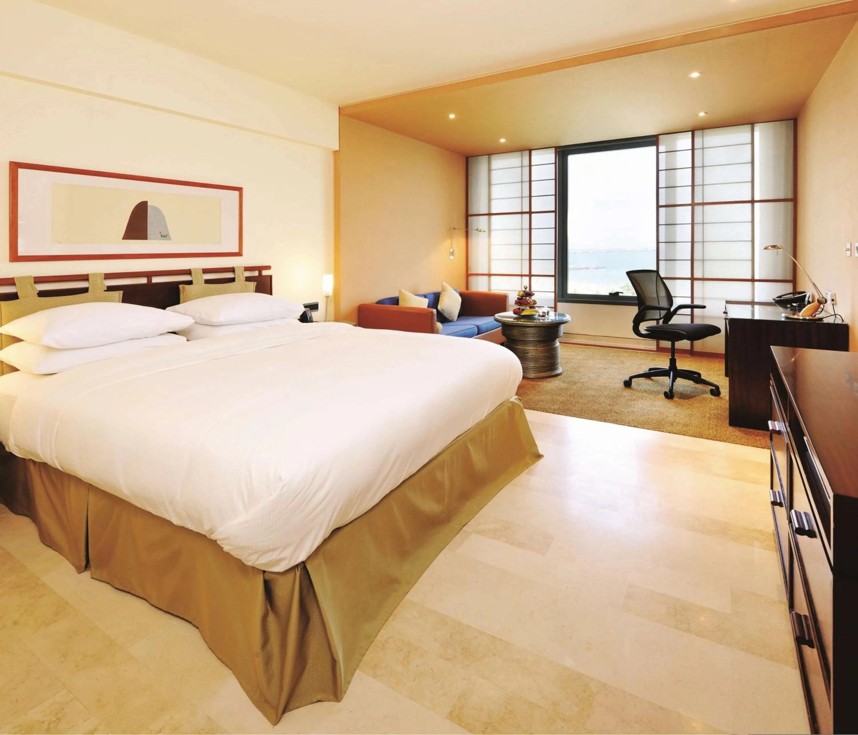 Bedroom, Bed in Hilton Kuwait Resort