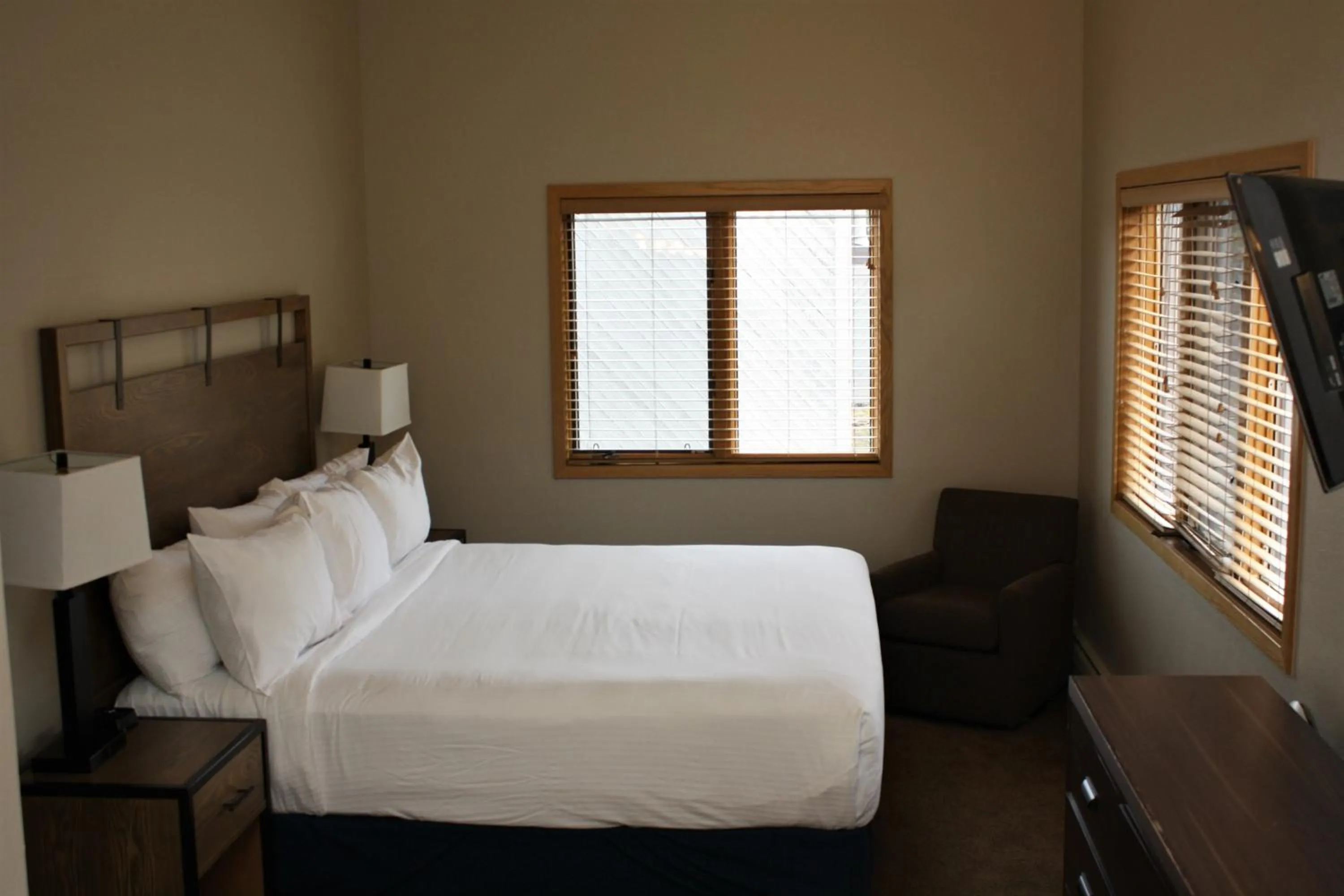 Bed in Gold Point Resort Breckenridge by Vacatia