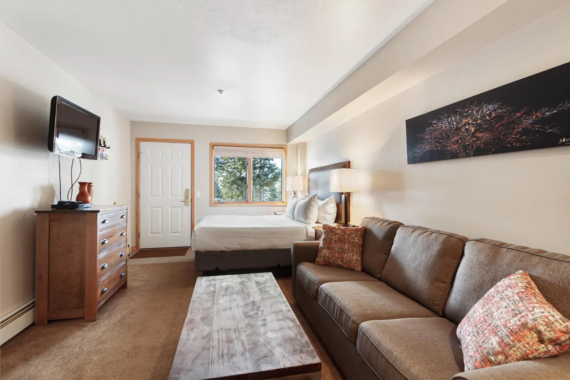 Seating area, Bed in Gold Point Resort Breckenridge by Vacatia