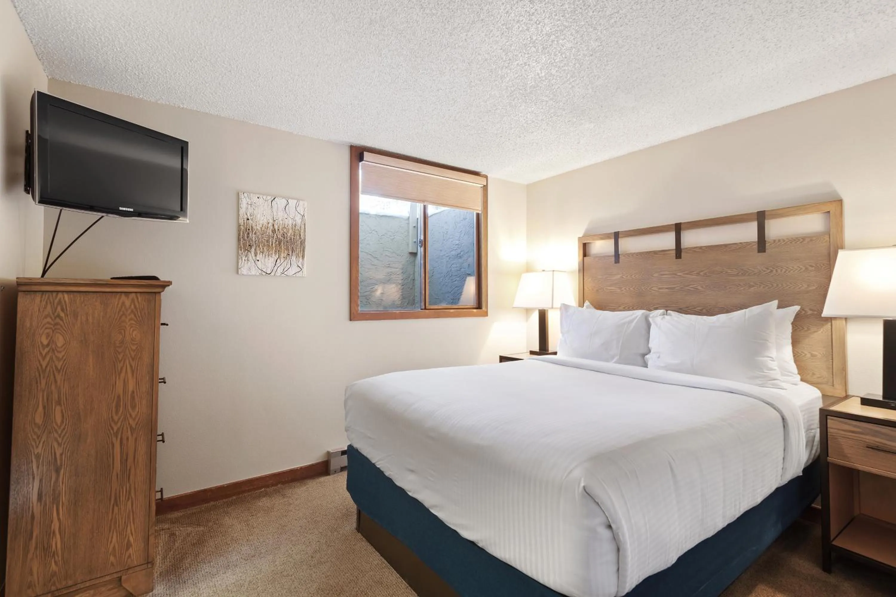 Bed in Gold Point Resort Breckenridge by Vacatia