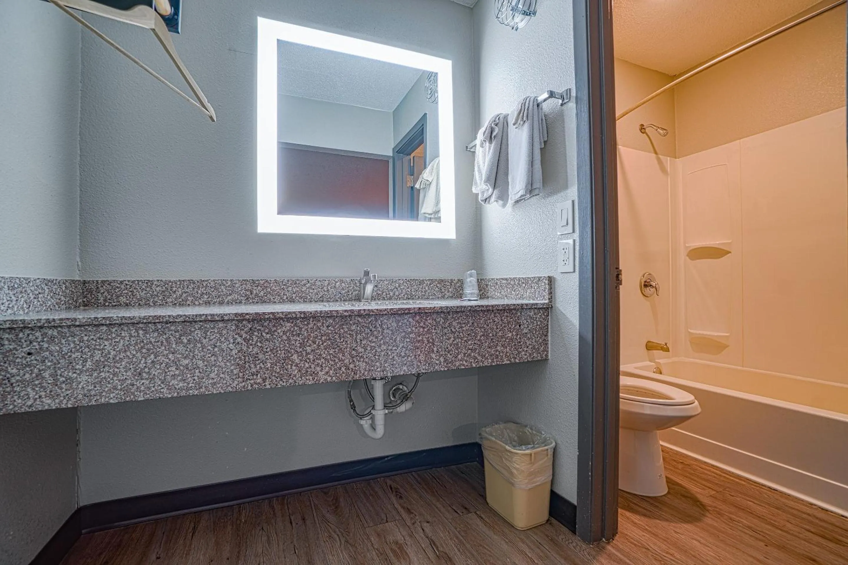 Bathroom in Hotel Comfort Stay by OYO Texarkana East, AR I-30