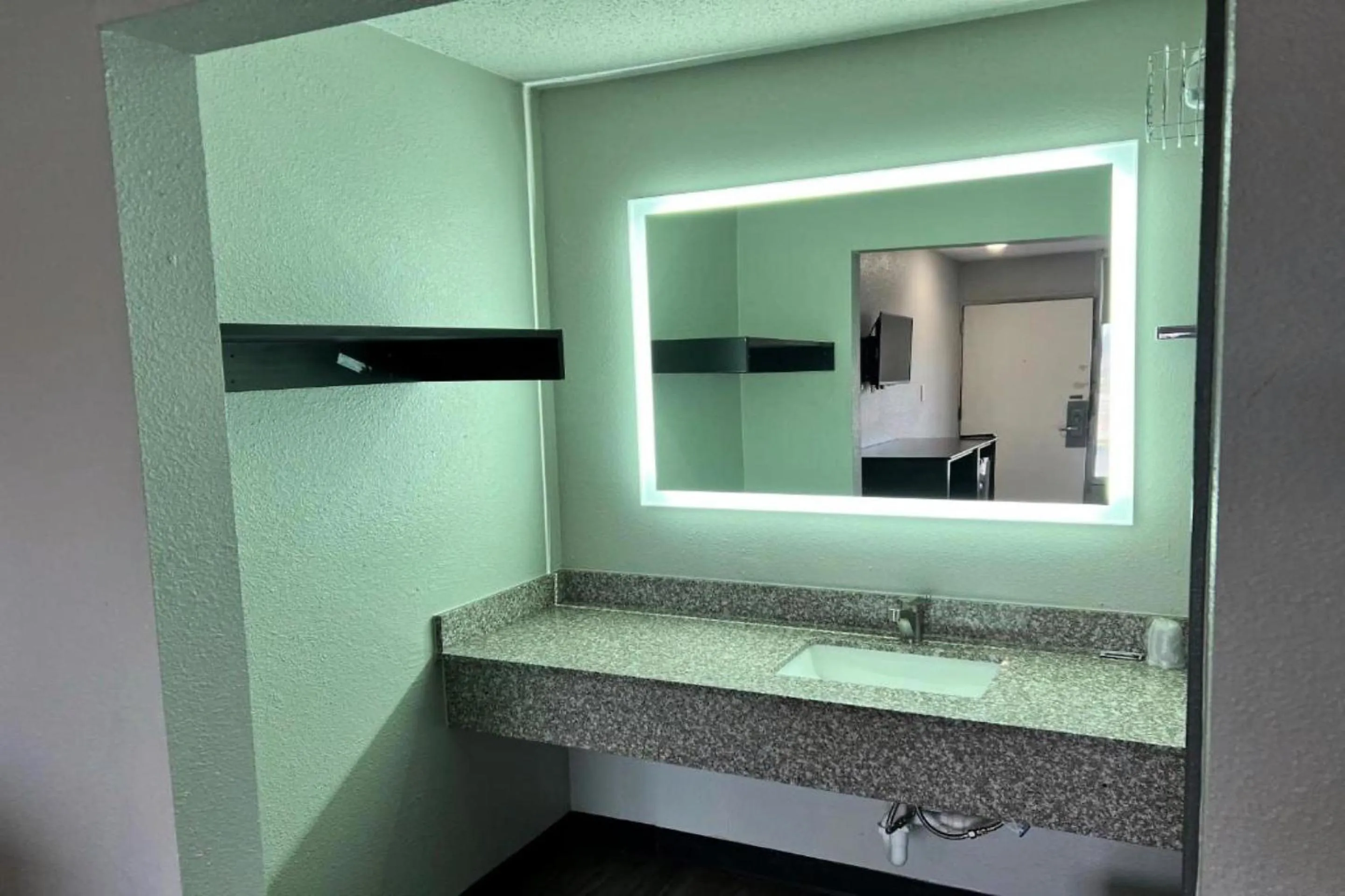 Bathroom in Hotel Comfort Stay by OYO Texarkana East, AR I-30