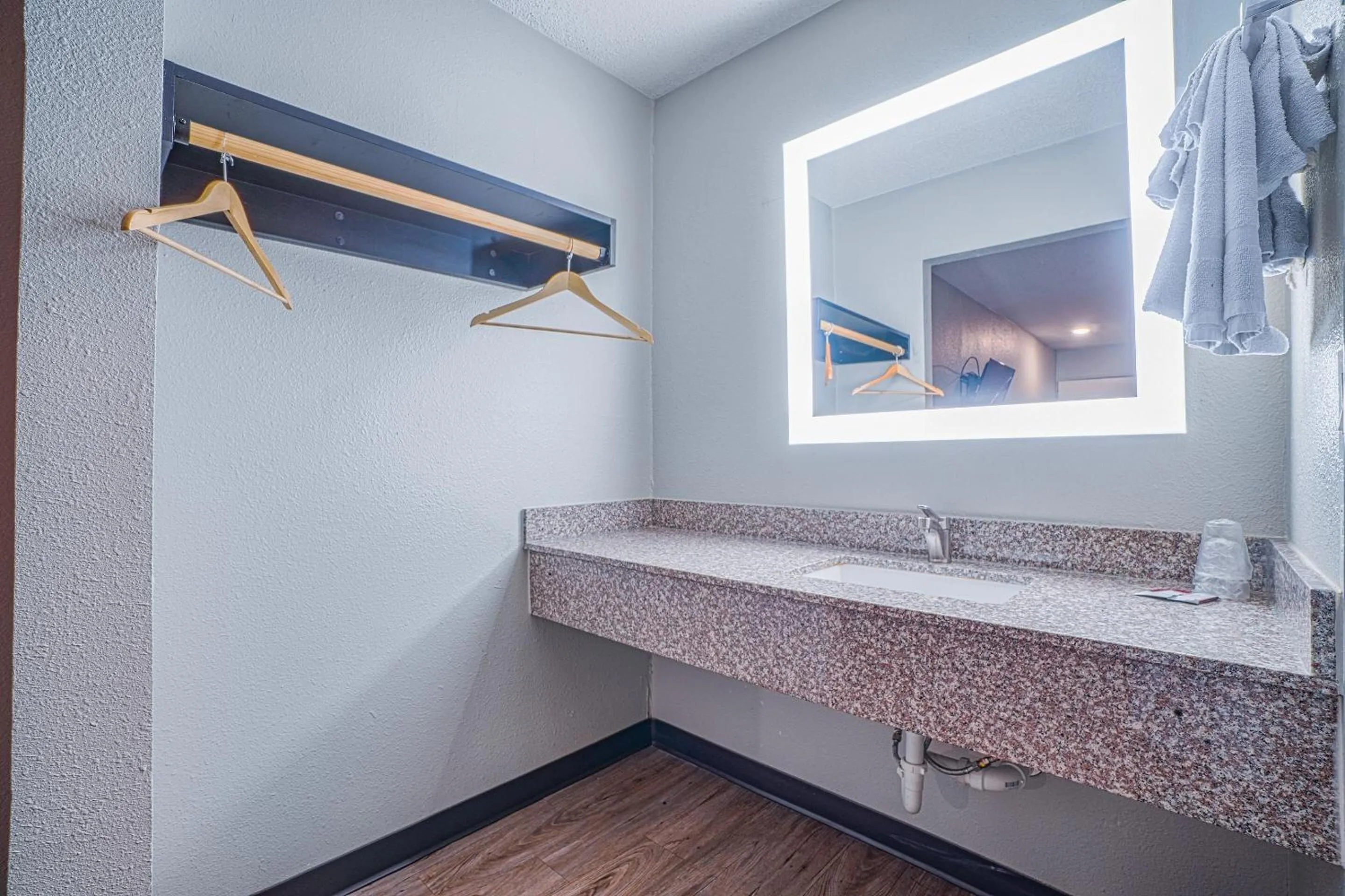 Bathroom in Hotel Comfort Stay by OYO Texarkana East, AR I-30