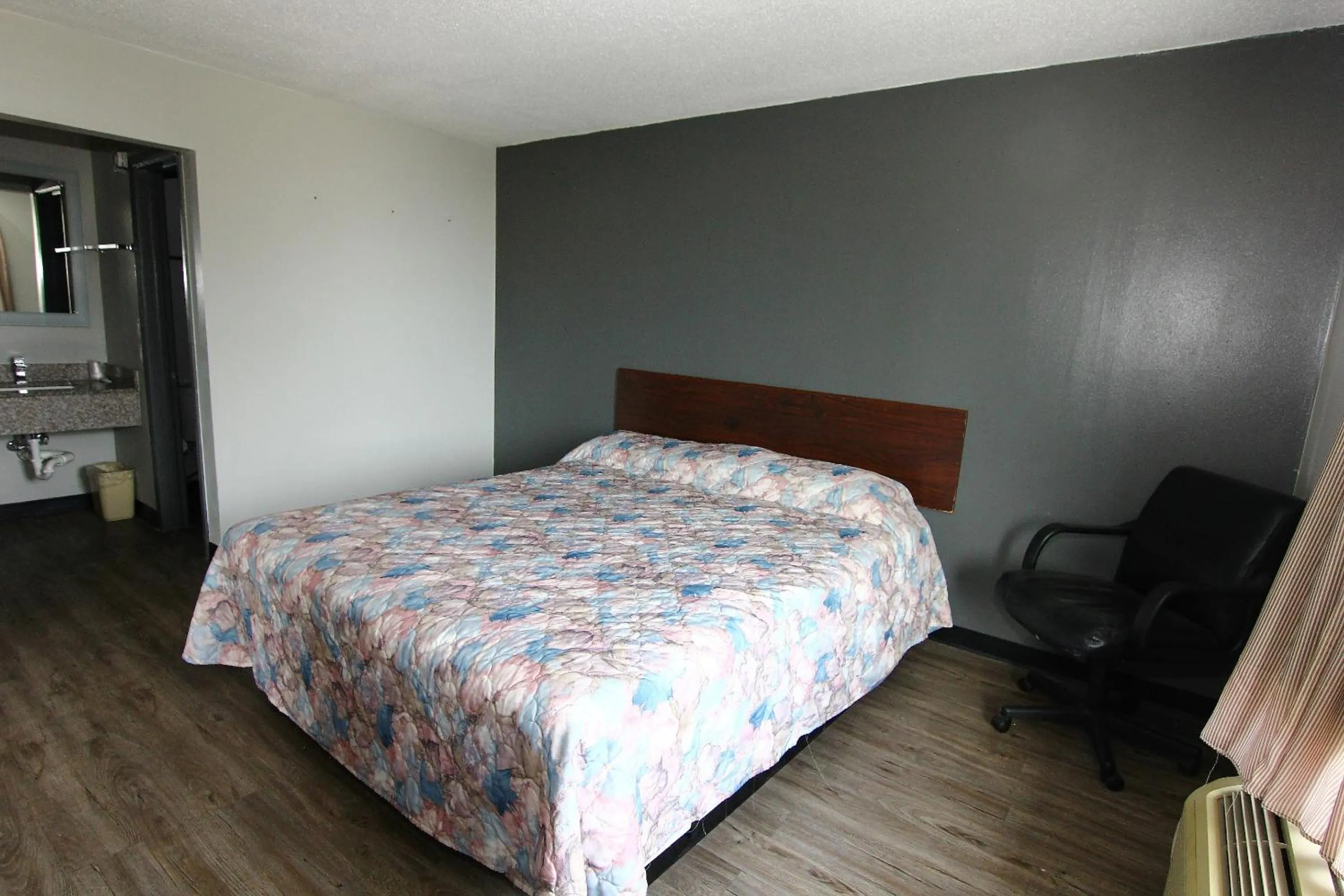 Bedroom in Hotel Comfort Stay by OYO Texarkana East, AR I-30