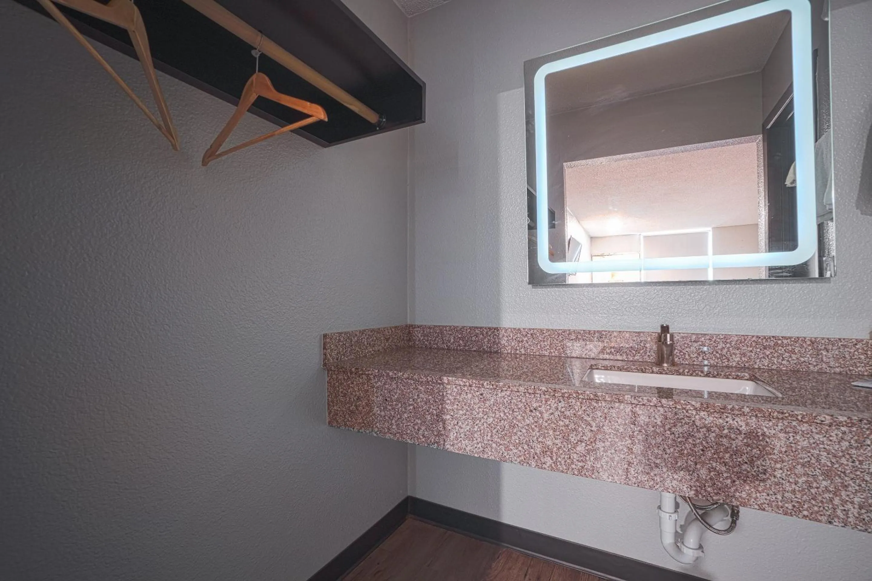 Bathroom in Hotel Comfort Stay by OYO Texarkana East, AR I-30