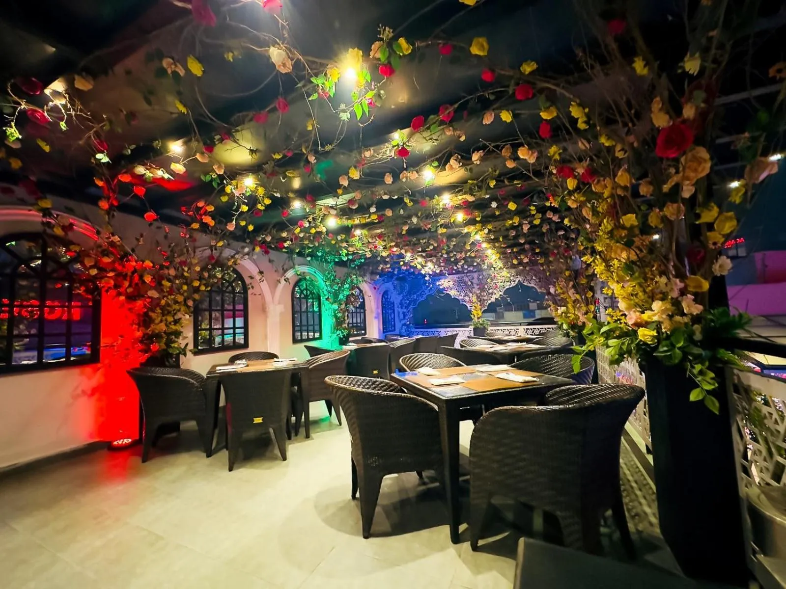 Restaurant/places to eat in Rose Palace Hotel, Gulberg