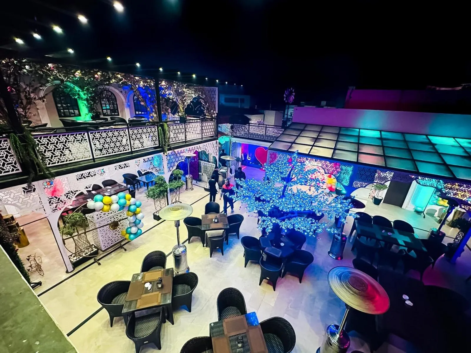 Restaurant/places to eat in Rose Palace Hotel, Gulberg