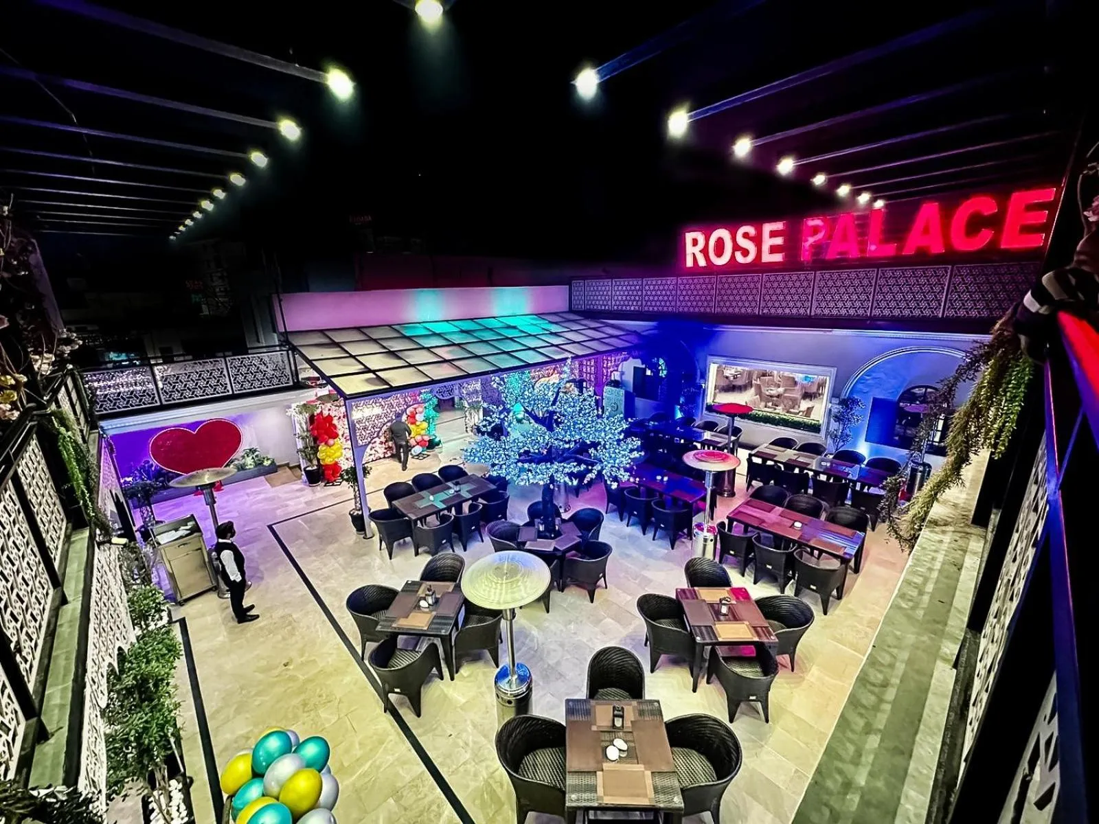 Restaurant/places to eat in Rose Palace Hotel, Gulberg