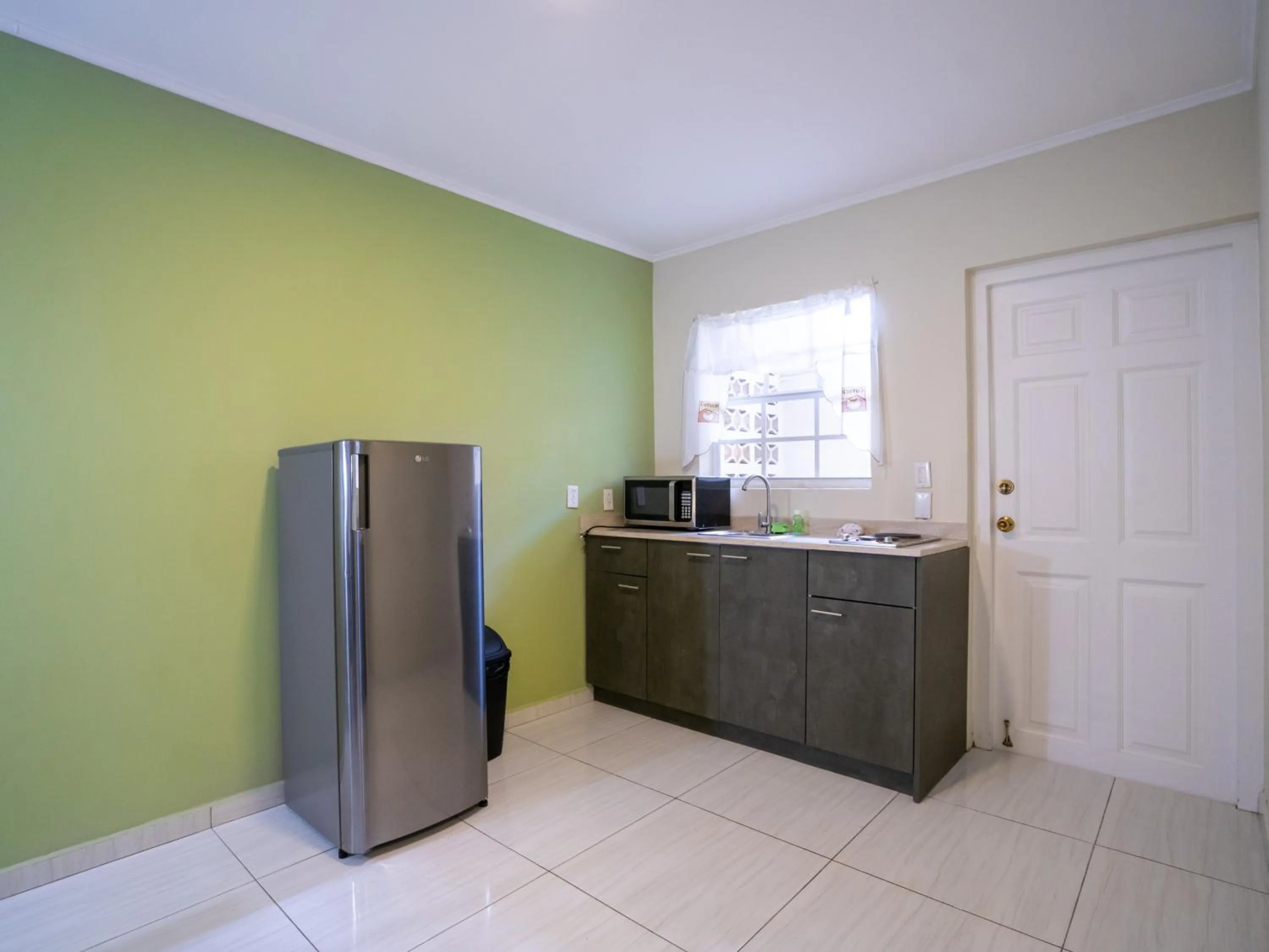 Coffee/tea facilities in Delynne Boutique Hotel