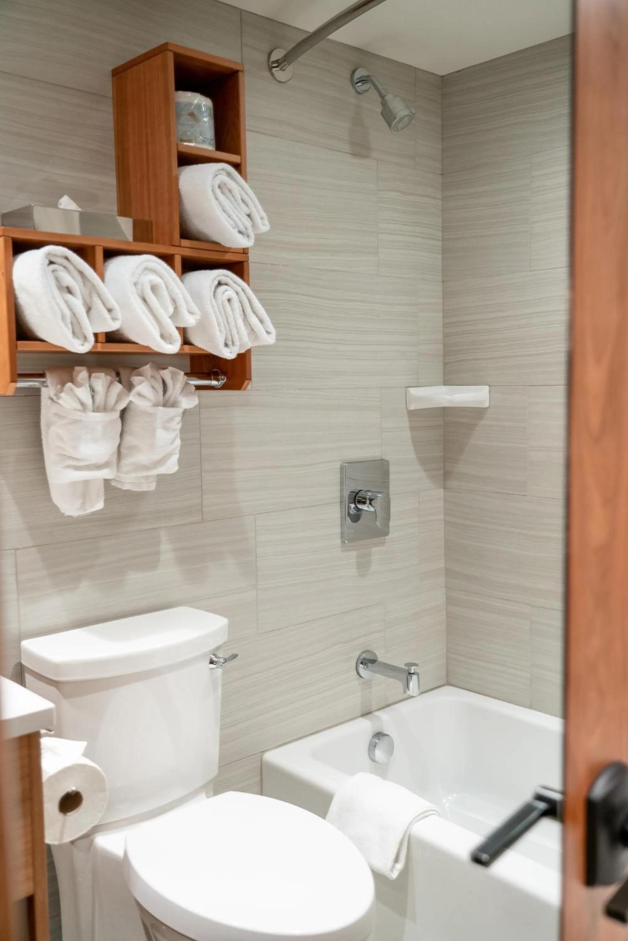 Bathroom in Banff Ptarmigan Inn