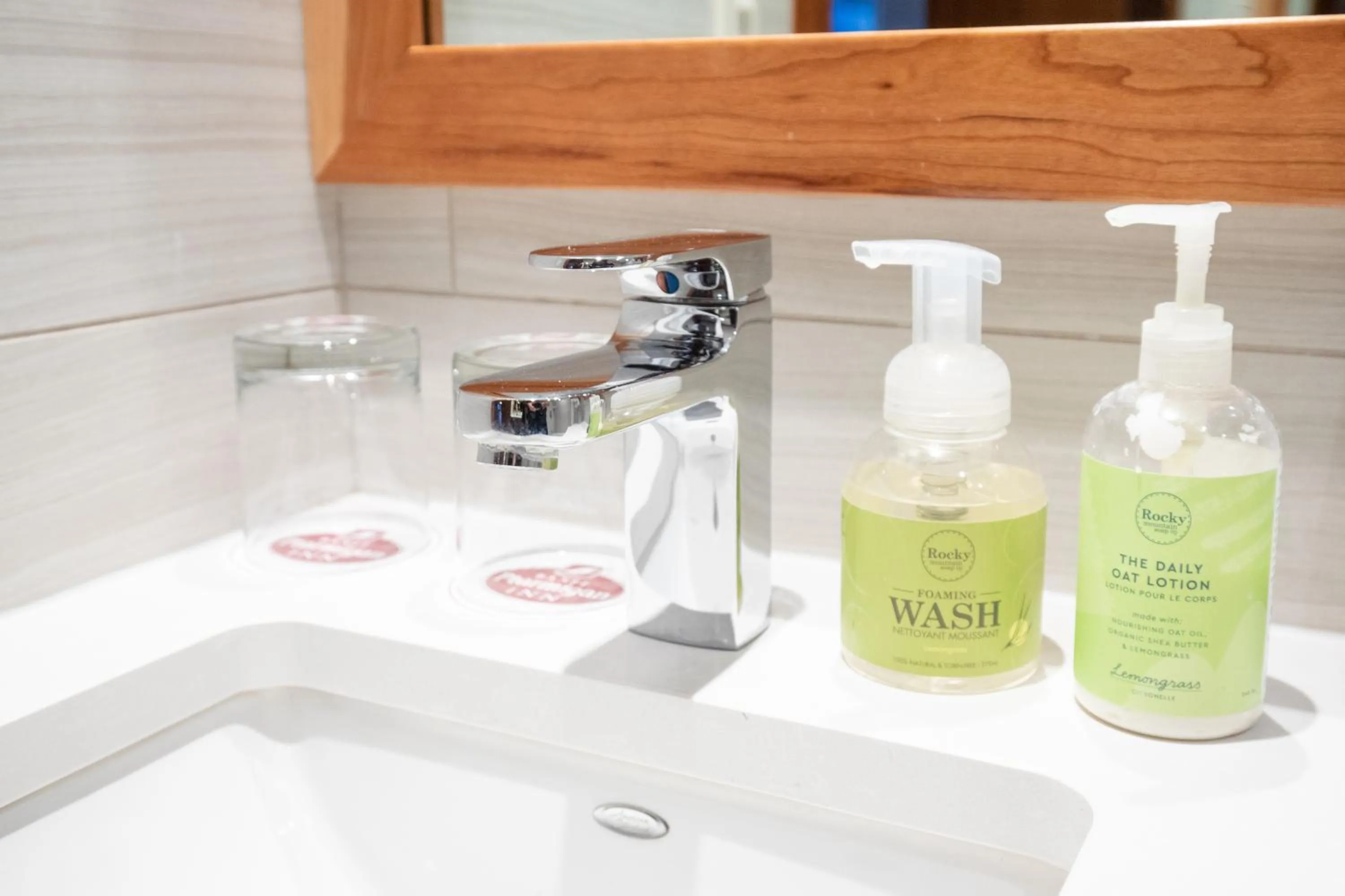 Bathroom in Banff Ptarmigan Inn