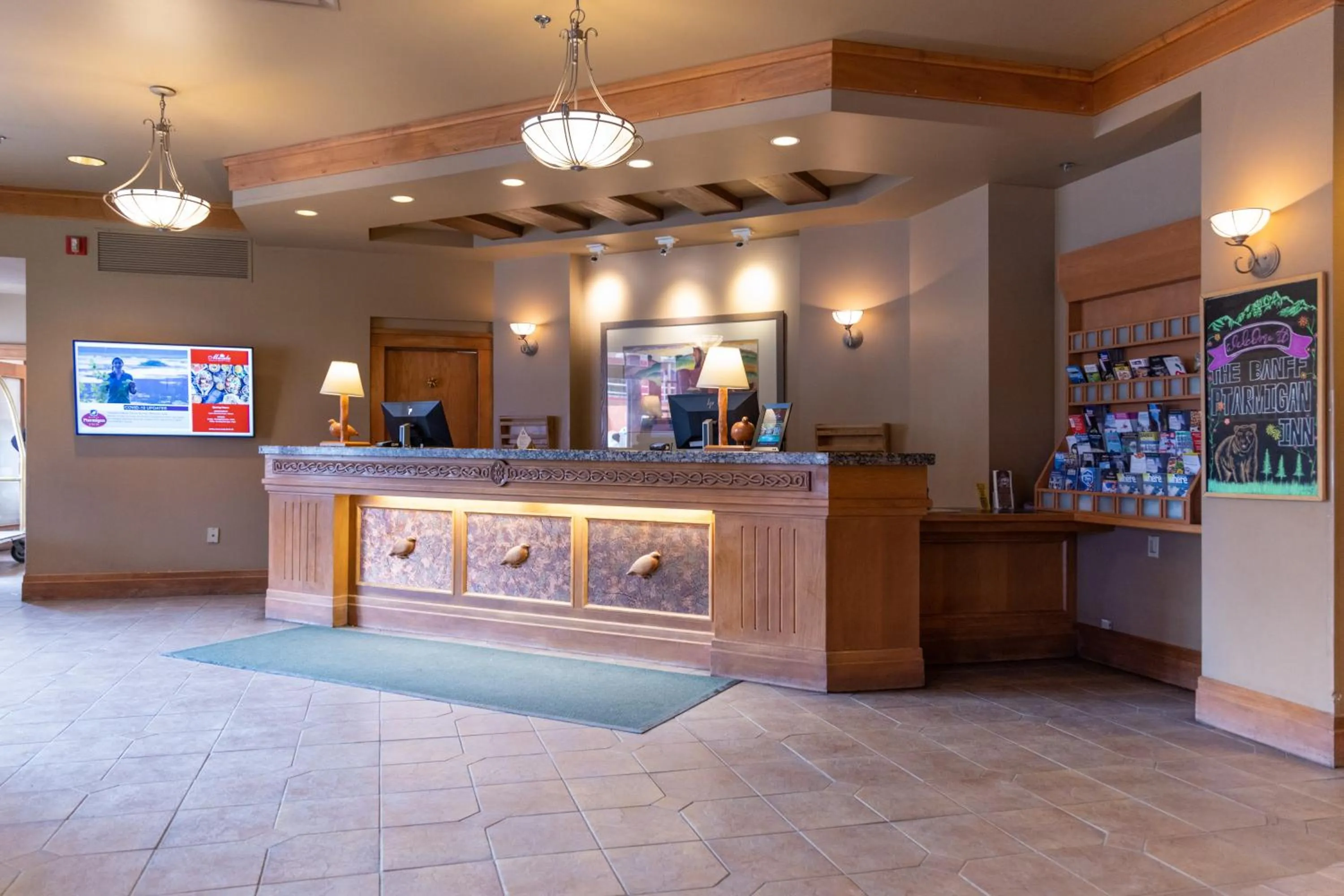 Lobby or reception in Banff Ptarmigan Inn