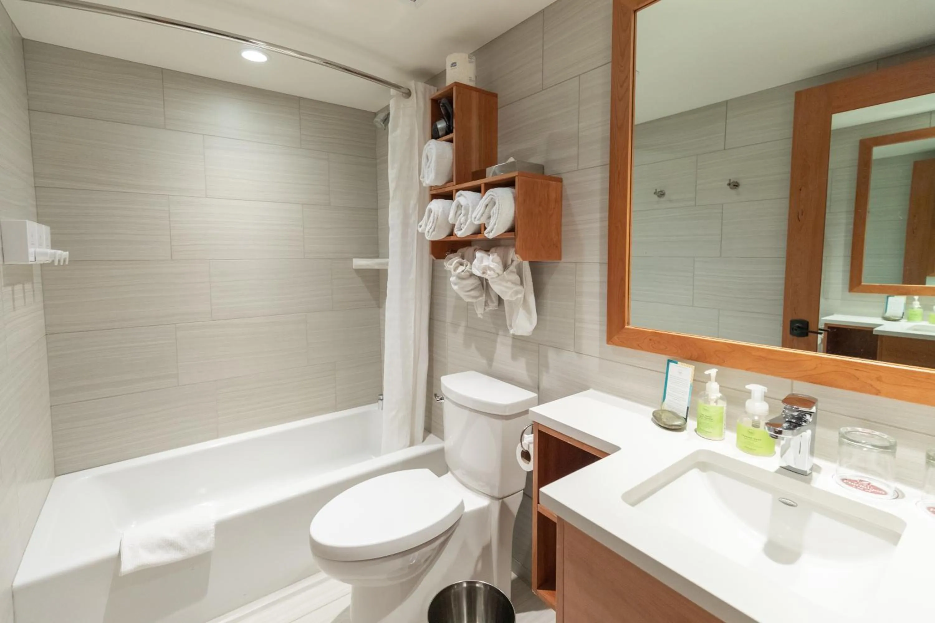 Bathroom in Banff Ptarmigan Inn