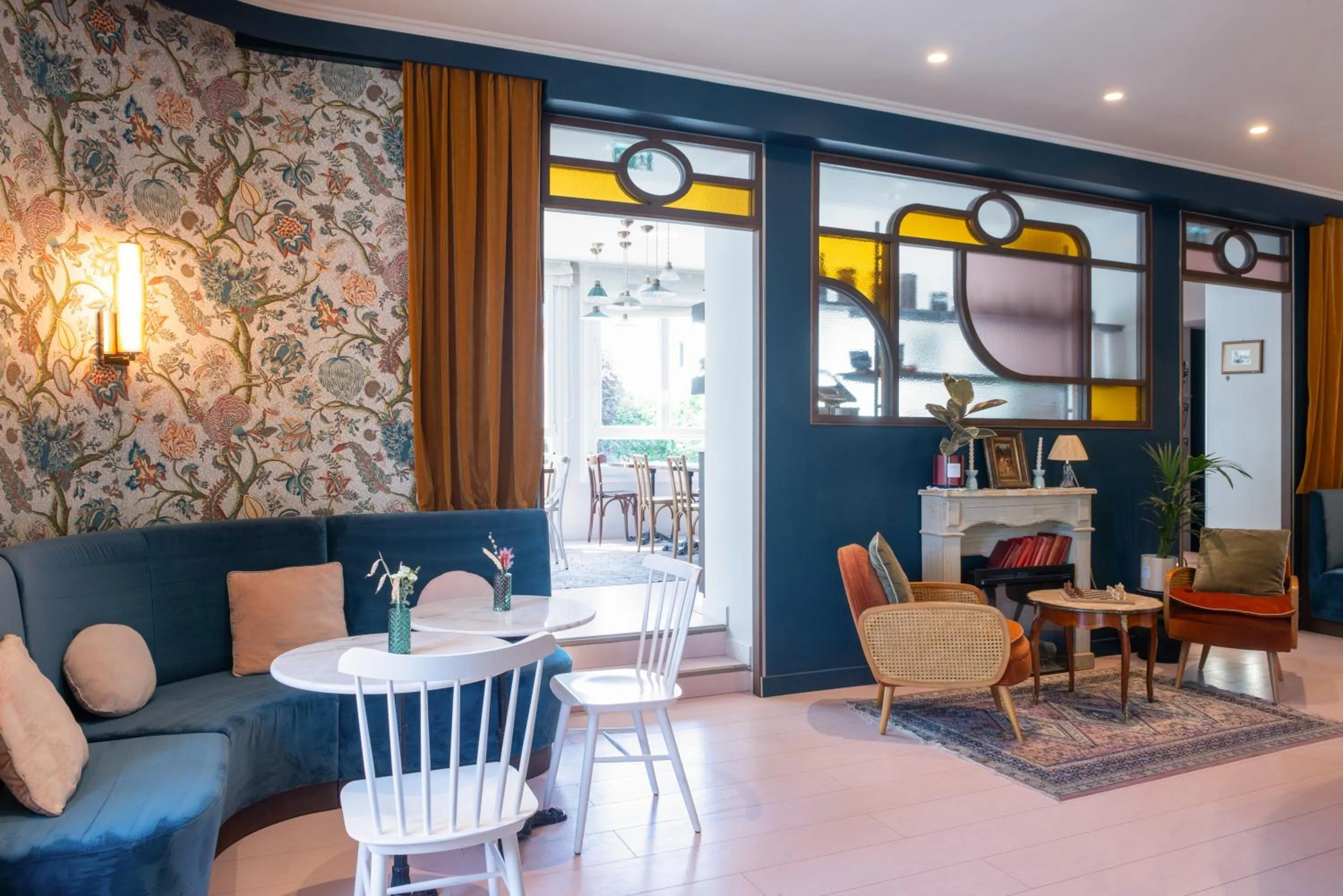 Lobby or reception in Hôtel Maison Lacassagne Lyon