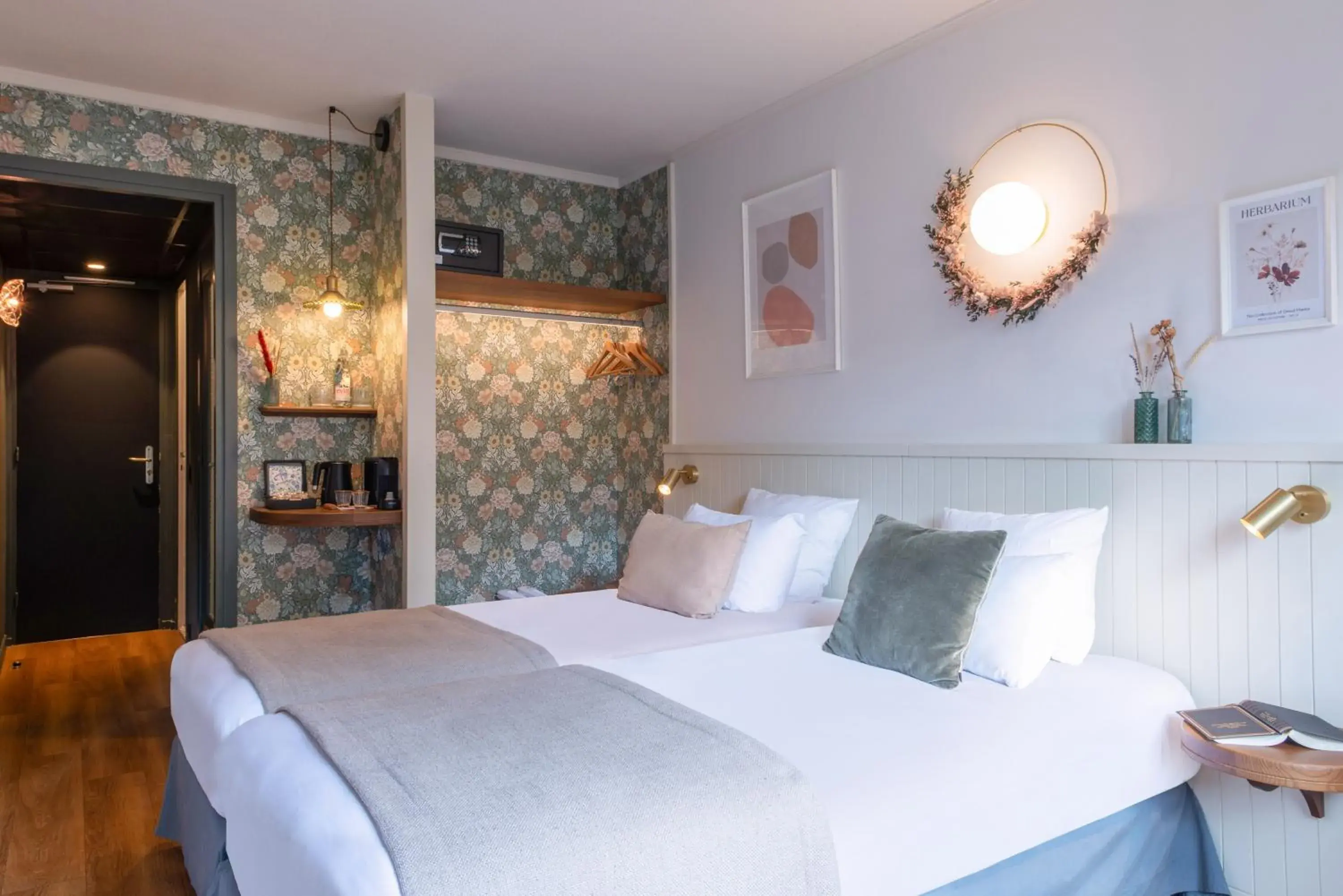 Classic Twin Room in Hôtel Maison Lacassagne Lyon Classic Twin Room in Hôtel Maison Lacassagne Lyon