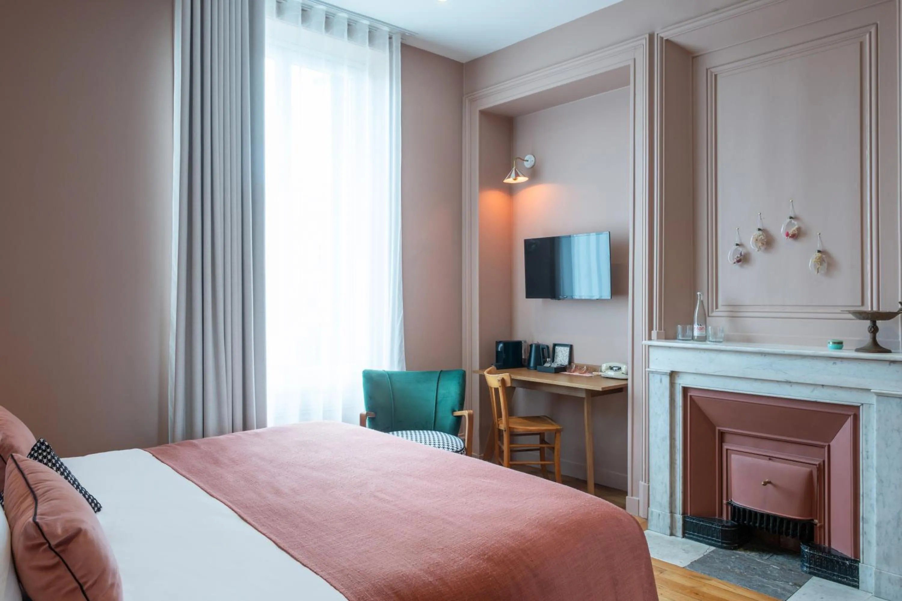 Bedroom, Bed in Hôtel Maison Lacassagne Lyon