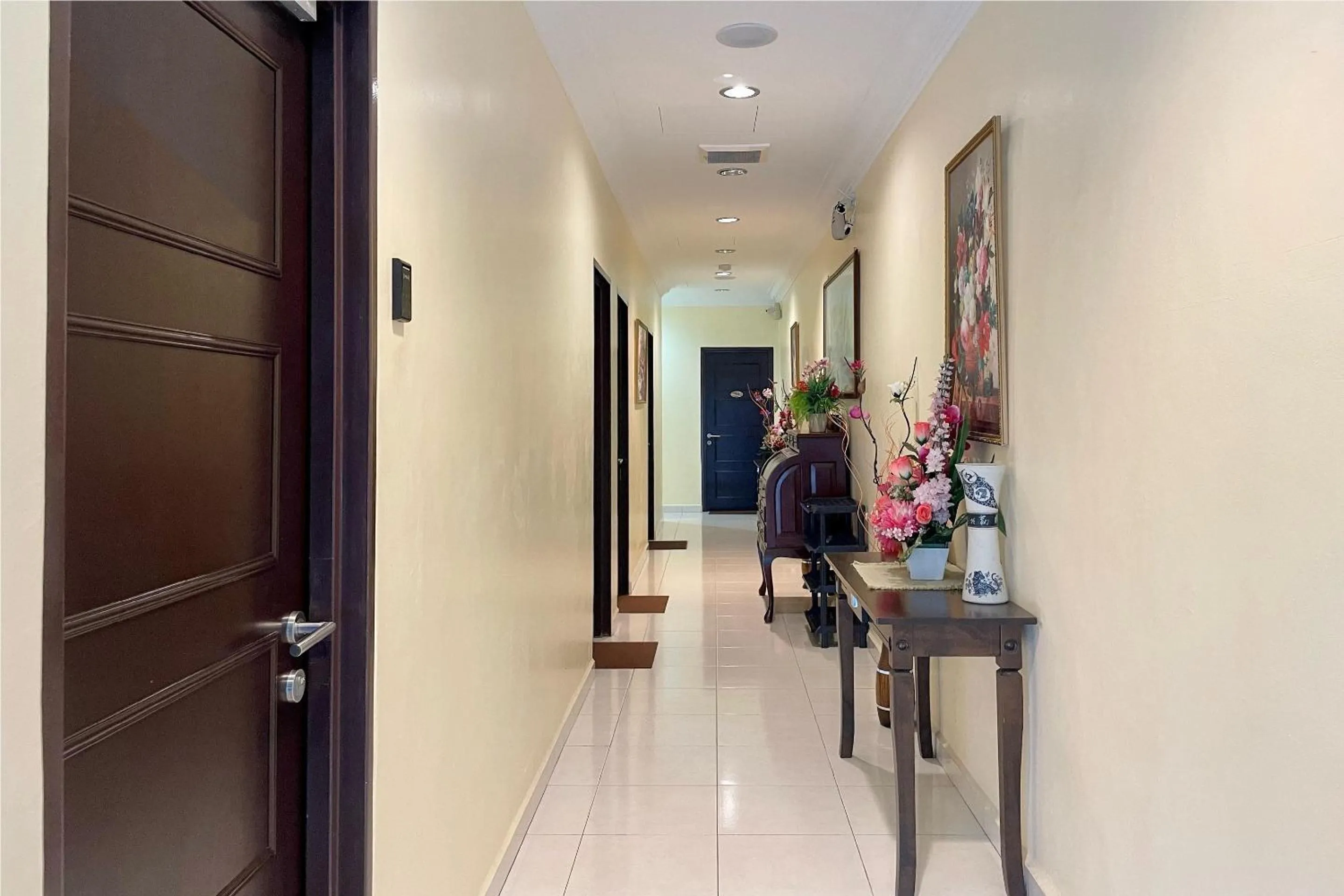 Lobby or reception in OYO 90369 Safari Hotel Lumut