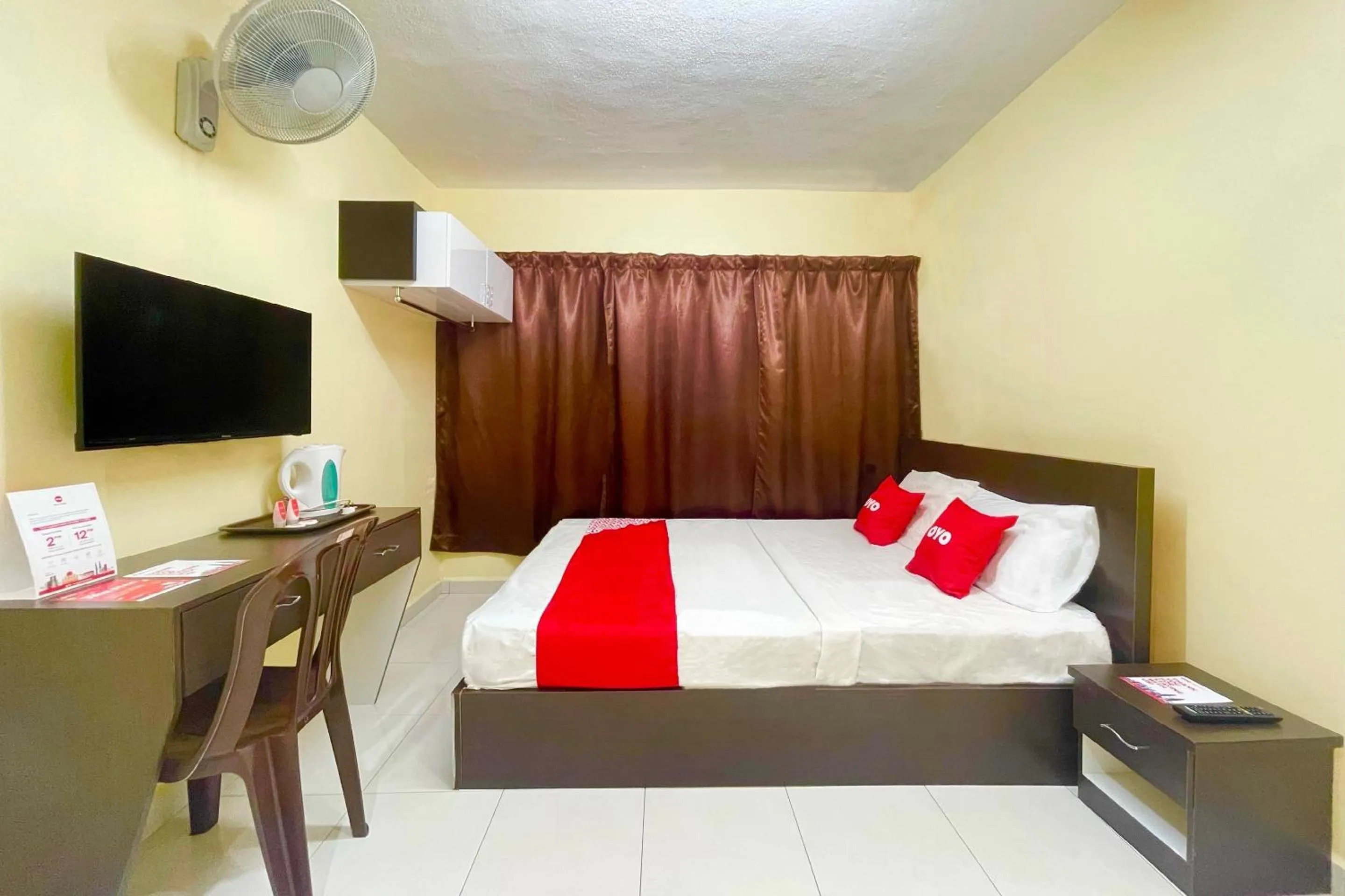 Bedroom, Bed in OYO 90369 Safari Hotel Lumut