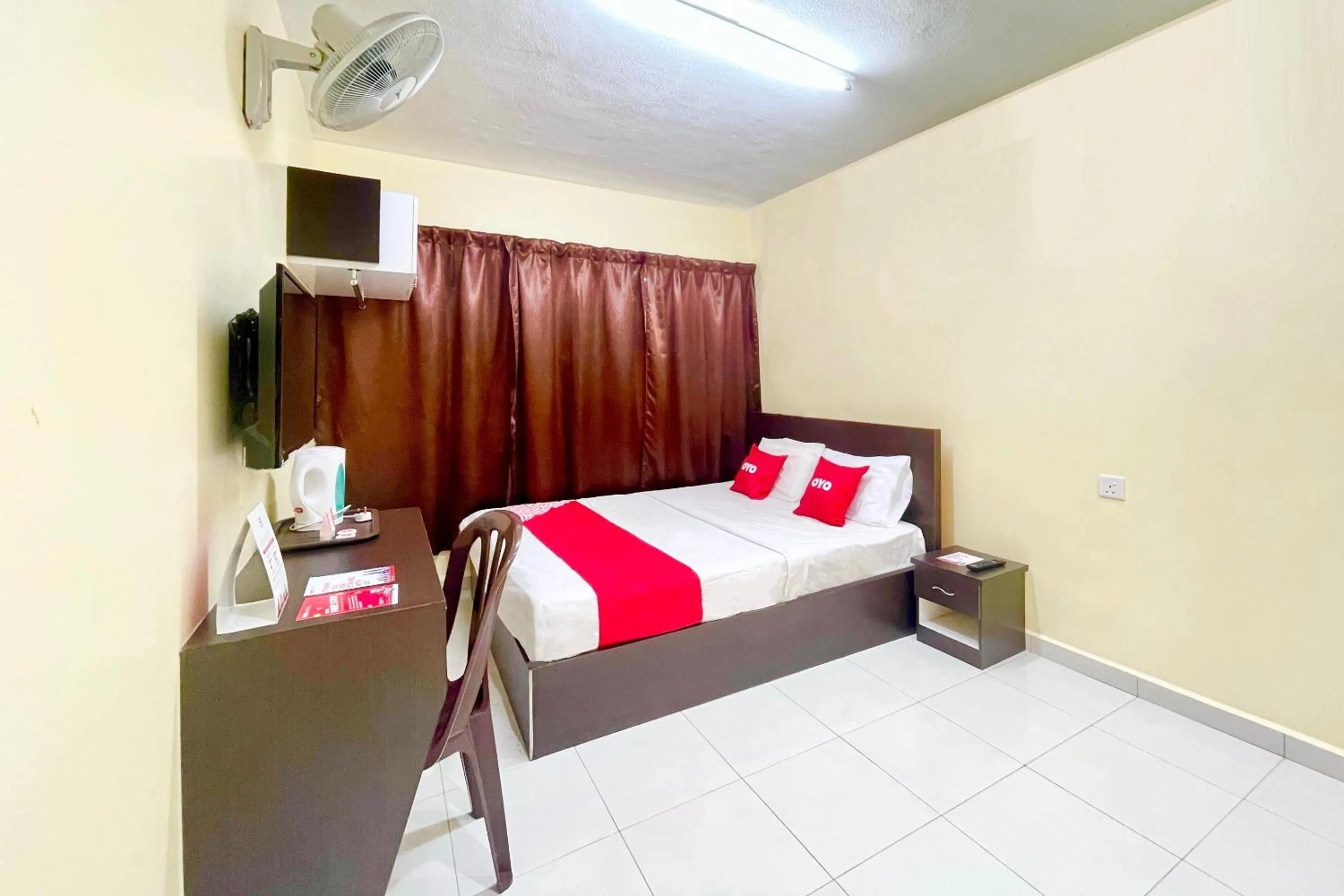 Bedroom, Bed in OYO 90369 Safari Hotel Lumut