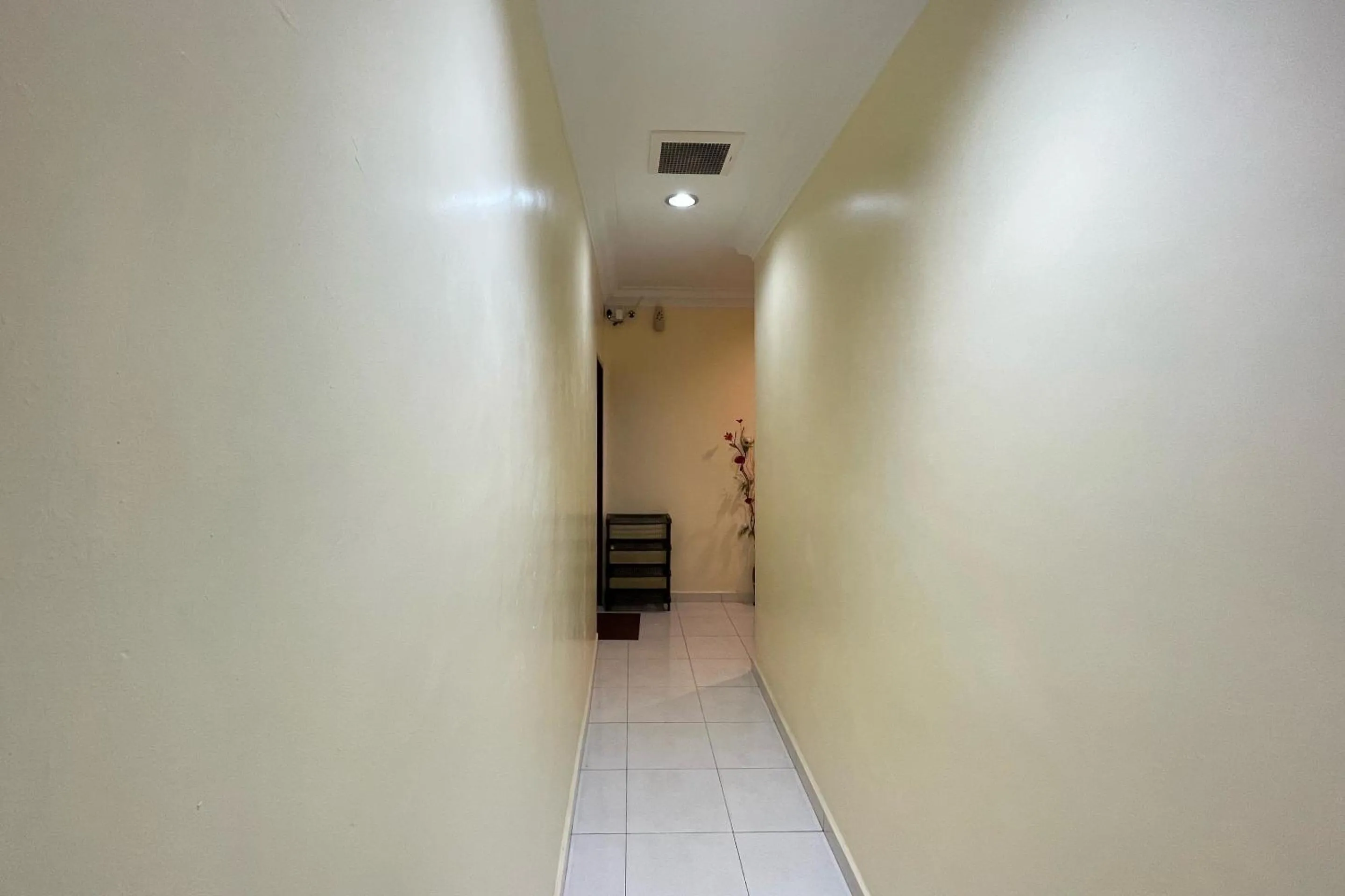 Lobby or reception in OYO 90369 Safari Hotel Lumut