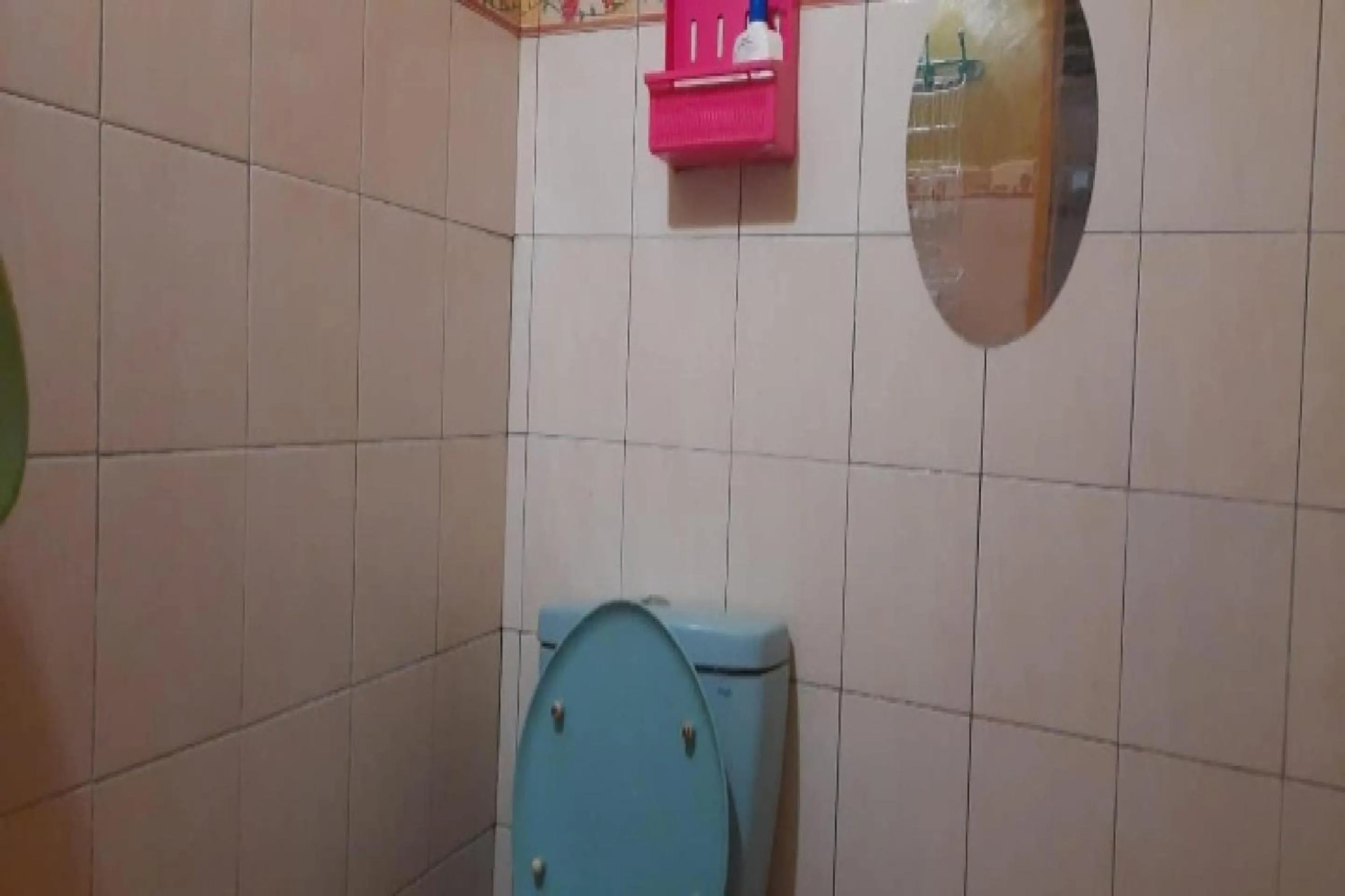 Bathroom in OYO 90706 Kost Alam Jaya Syariah