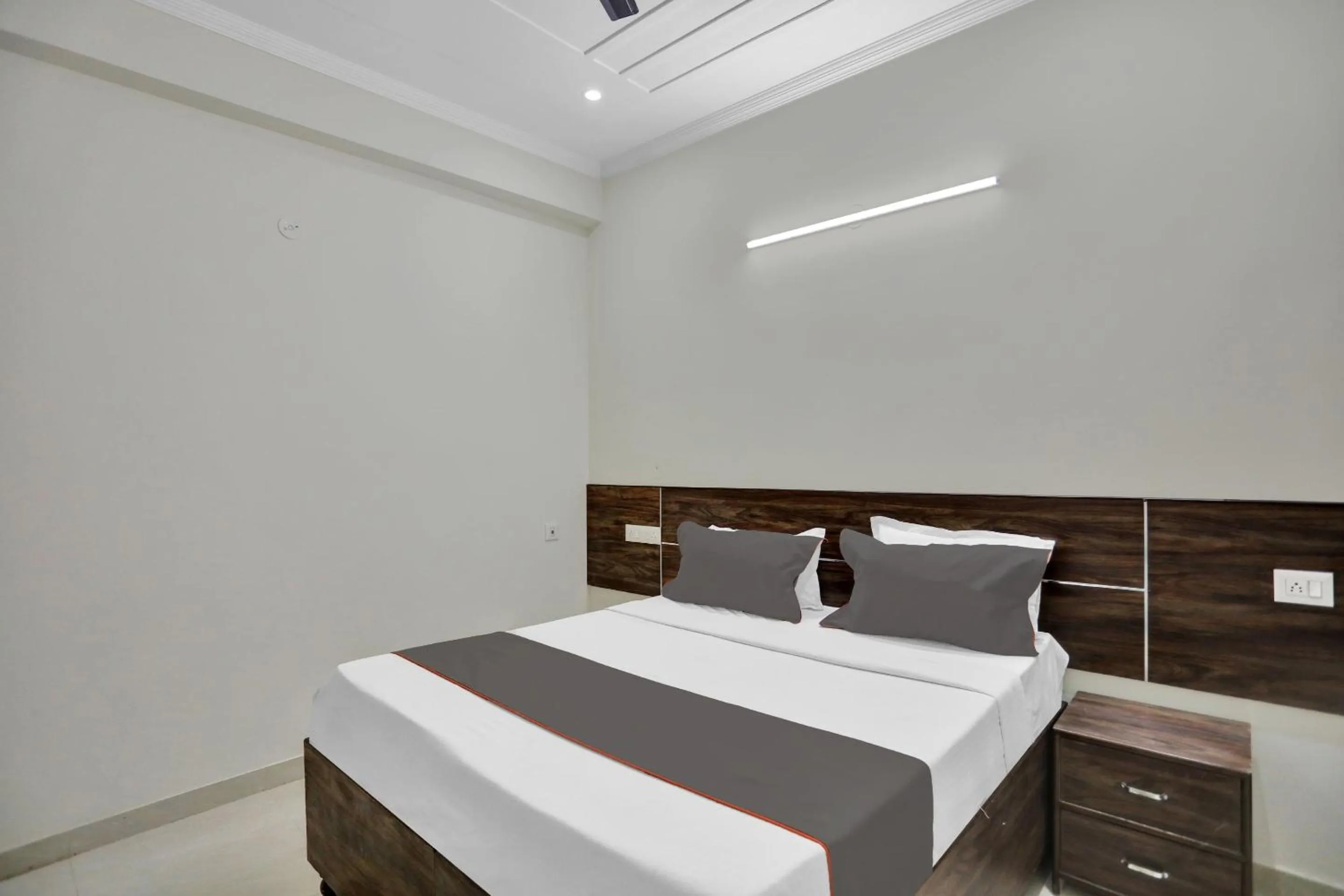 Bedroom, Bed in Collection O Raksha Inn Near PVR Ansal Plaza Greater Noida