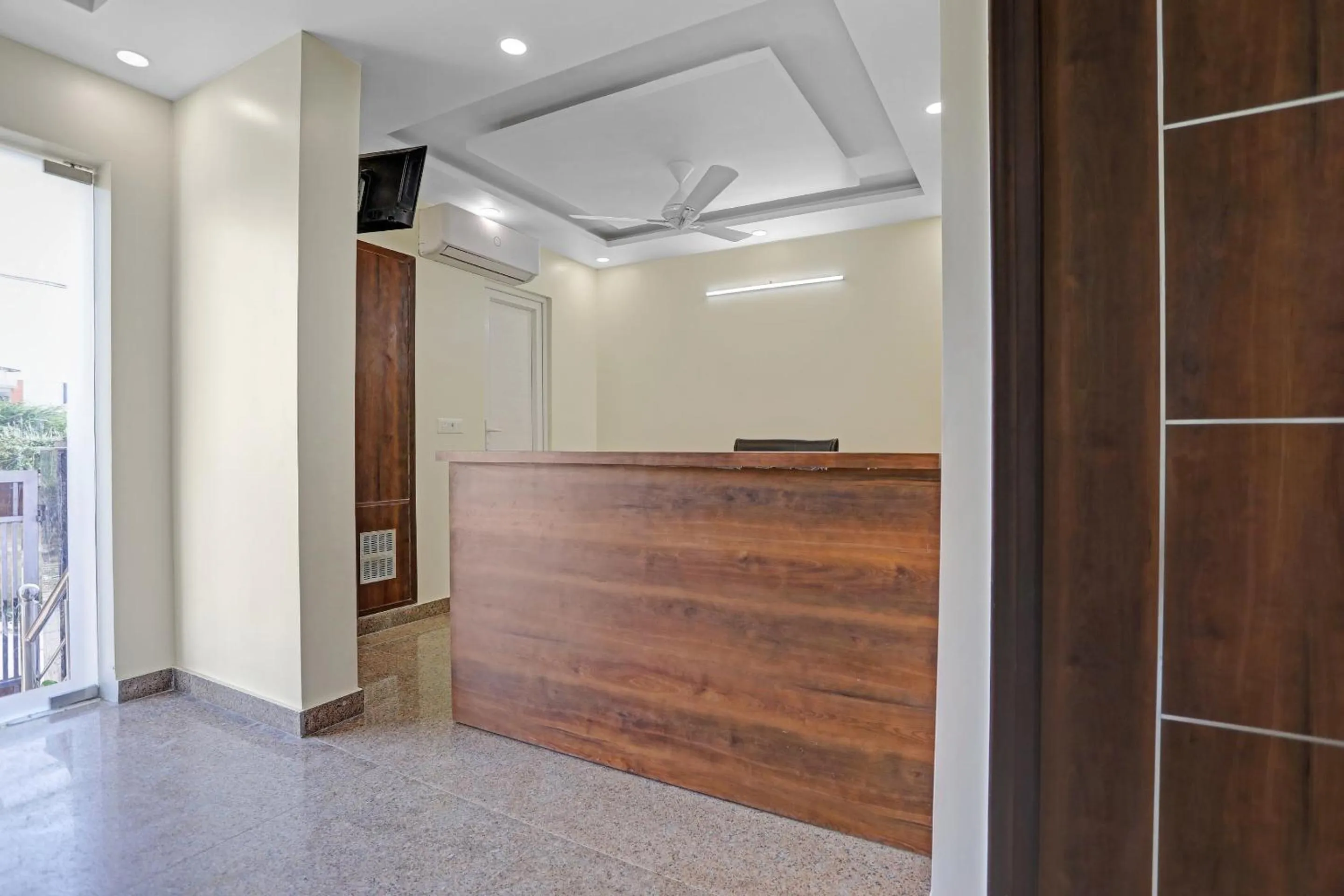 Collection O Raksha Inn Near PVR Ansal Plaza Greater Noida