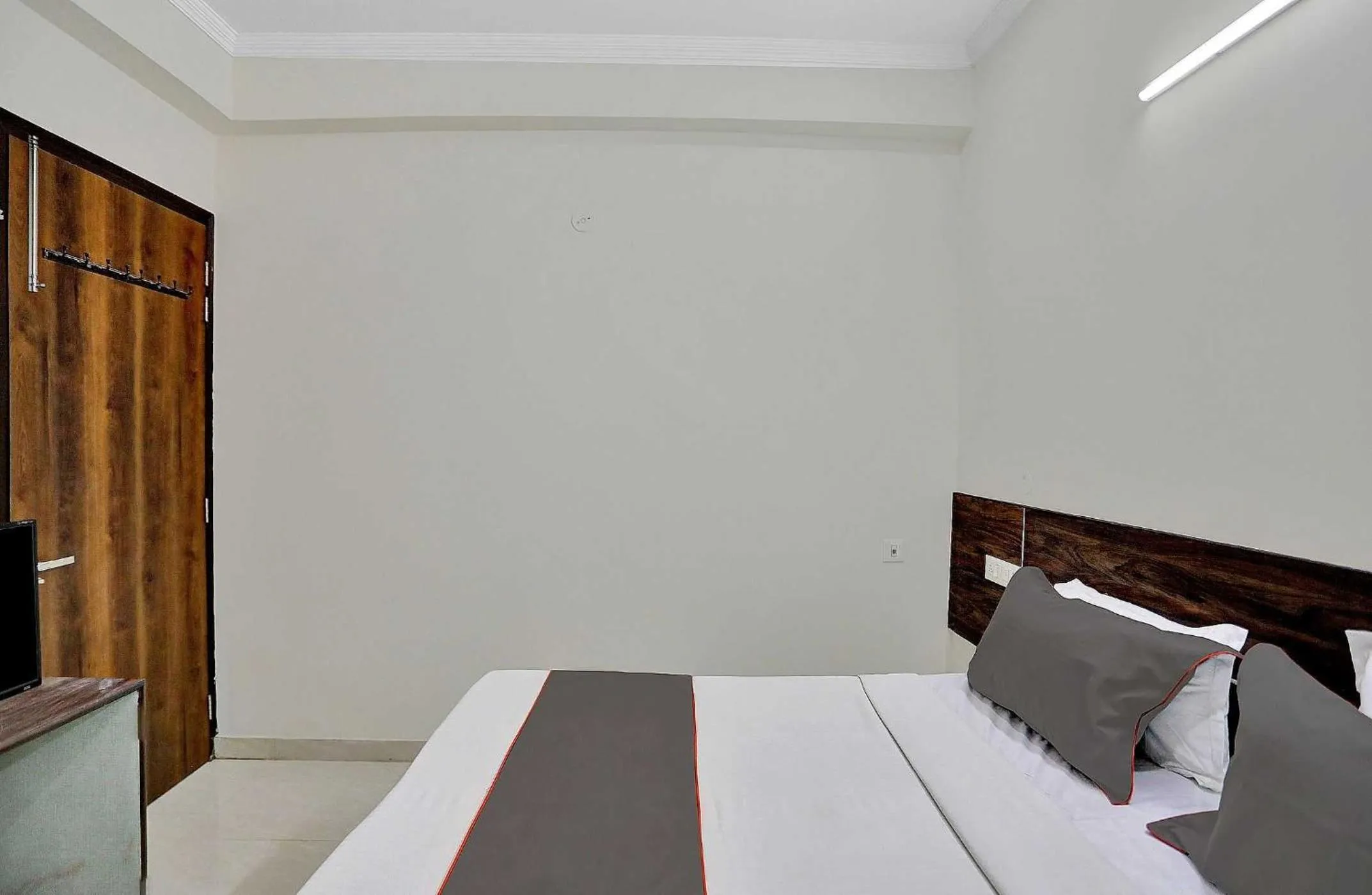 Bedroom, Bed in Collection O Raksha Inn Near PVR Ansal Plaza Greater Noida