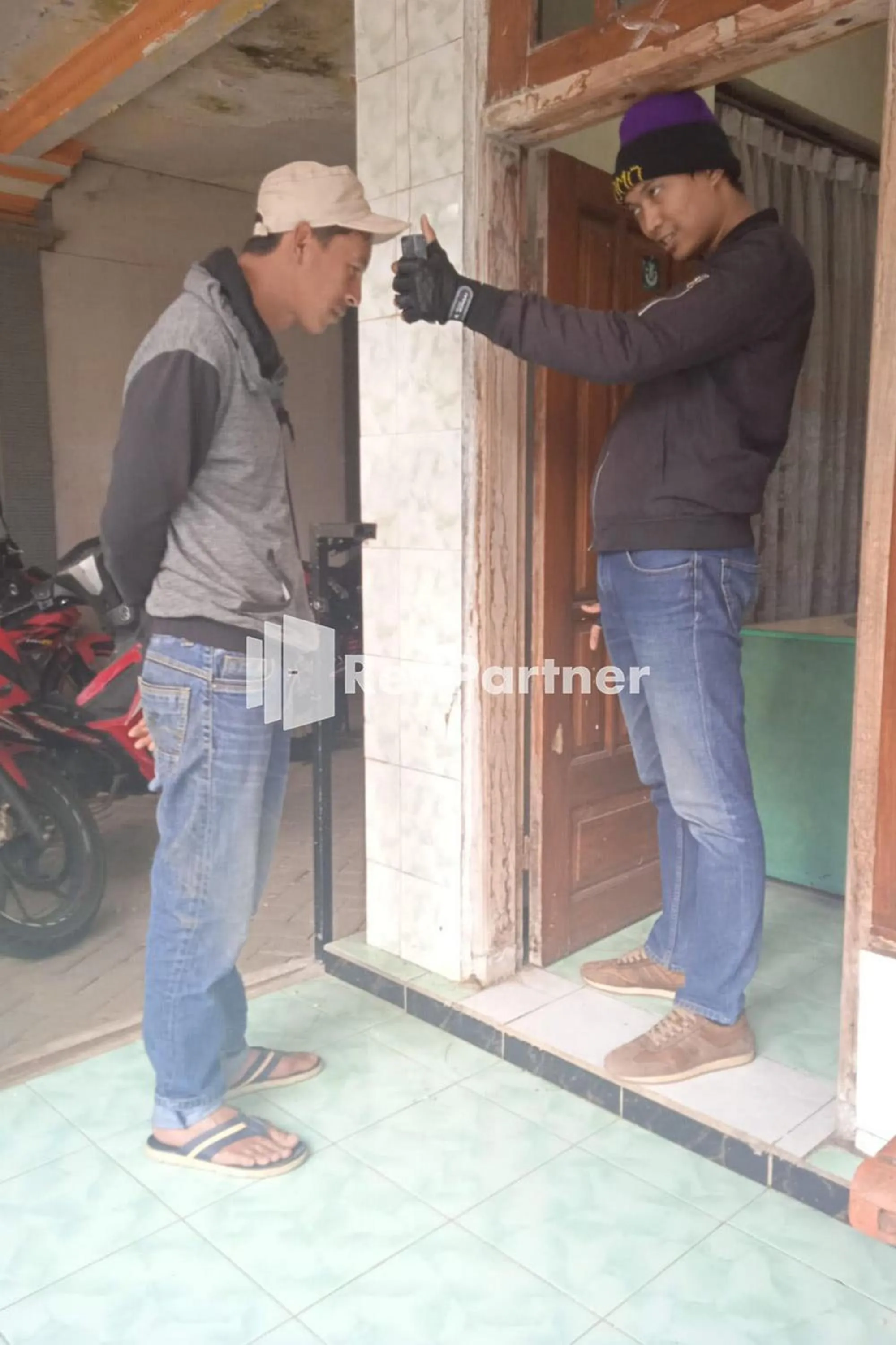 Staff in Gebby Homestay Bromo RedPartner