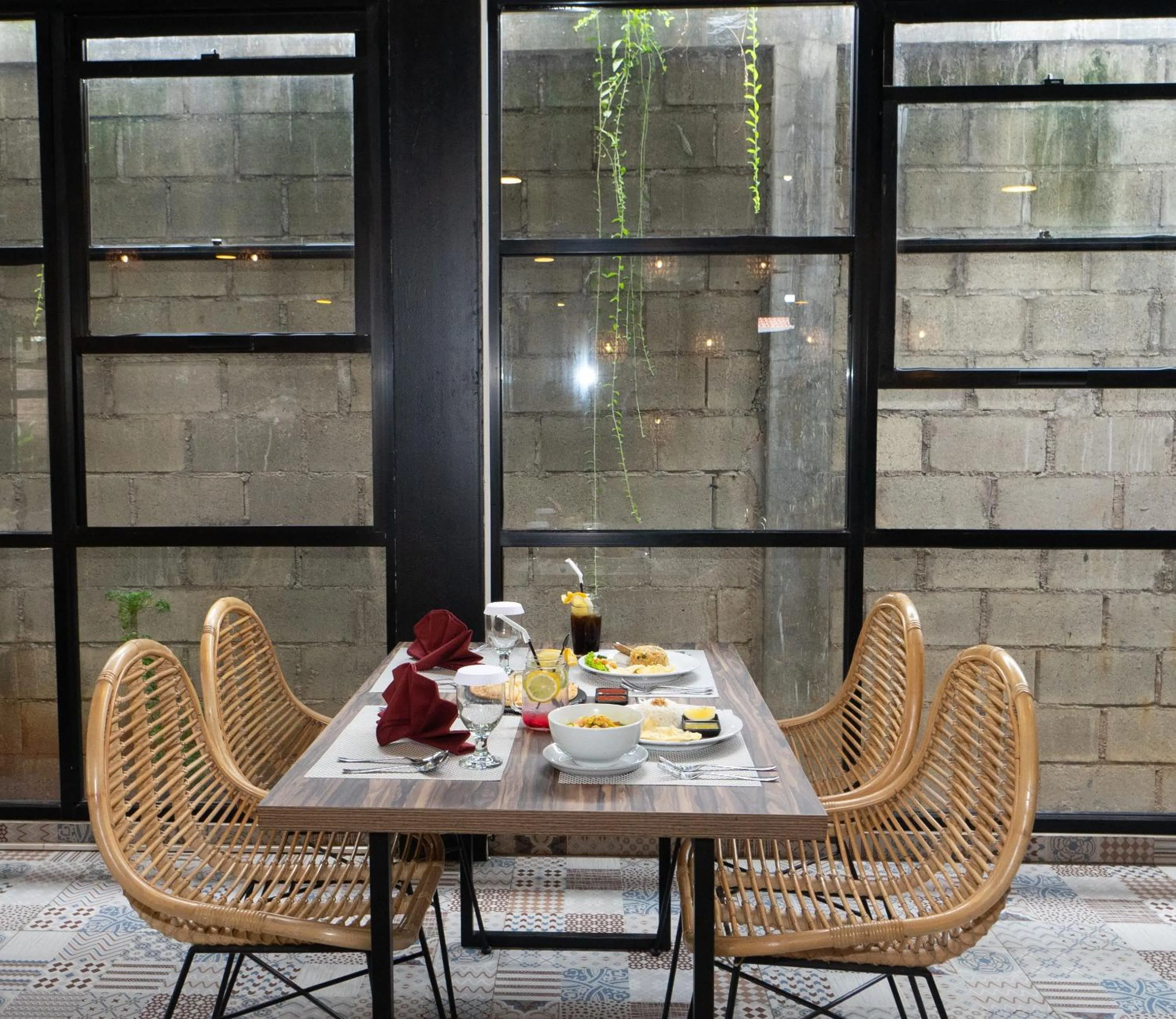 Restaurant/places to eat in Hotel Summerville