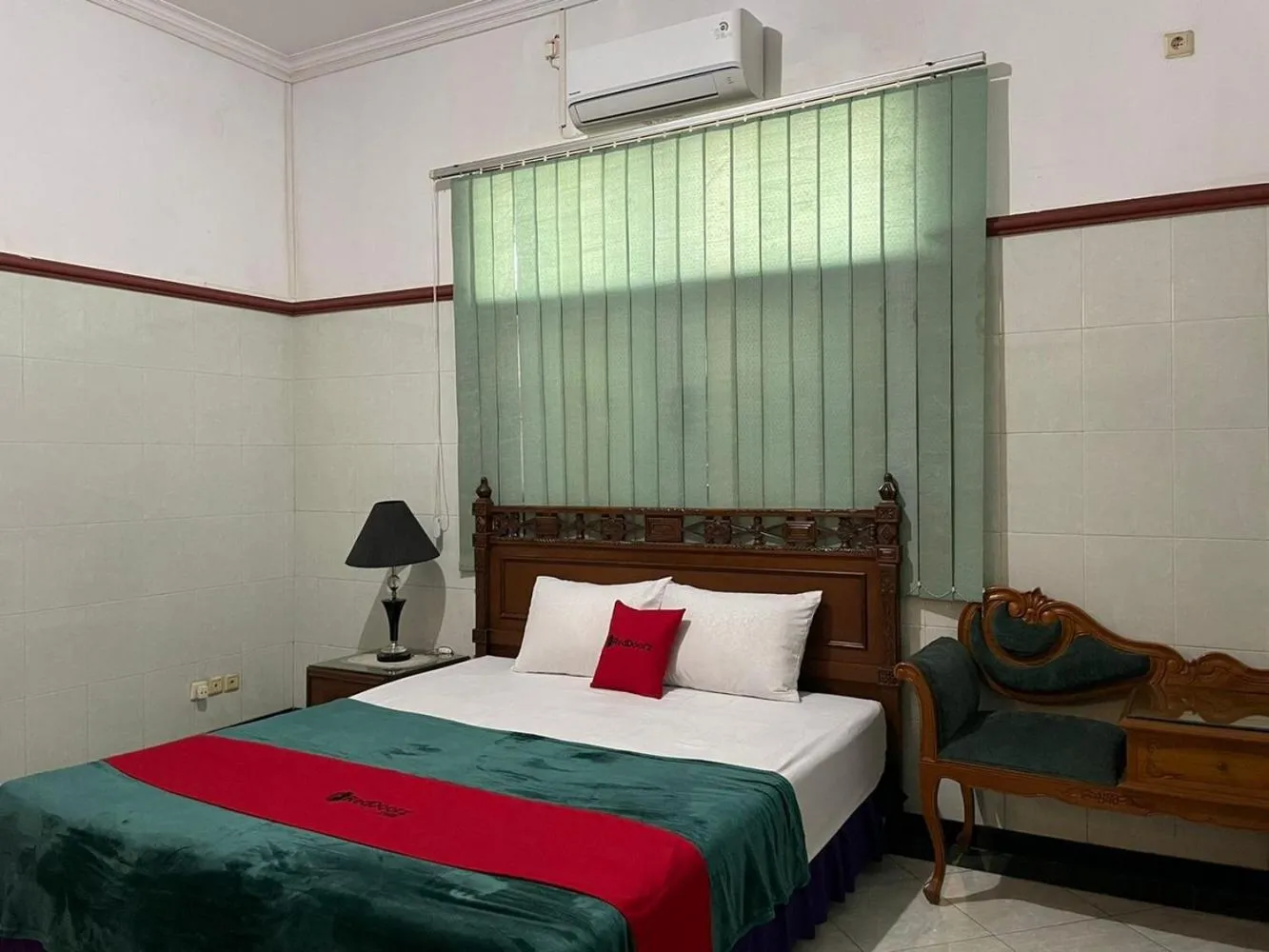 Bedroom, Bed in RedDoorz Syariah @ Karang Pilang