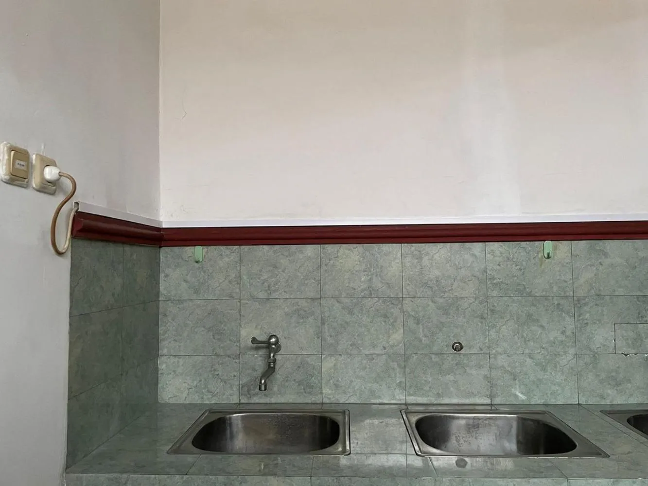 Kitchen or kitchenette in RedDoorz Syariah @ Karang Pilang