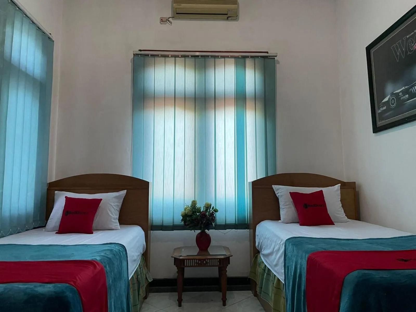 Bedroom, Bed in RedDoorz Syariah @ Karang Pilang