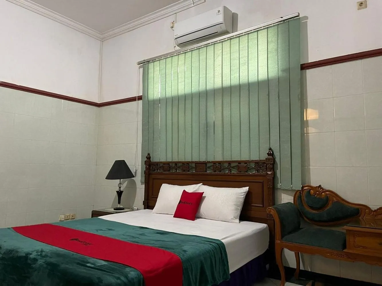 Bedroom, Bed in RedDoorz Syariah @ Karang Pilang