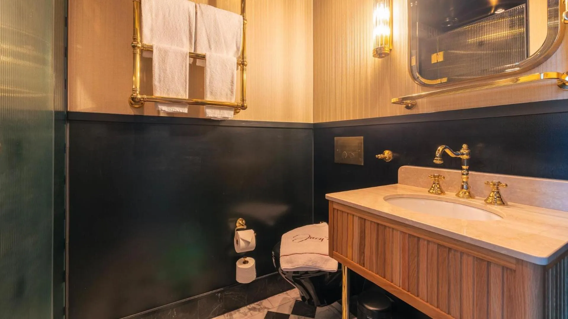 Photo of the whole room in Jacyz