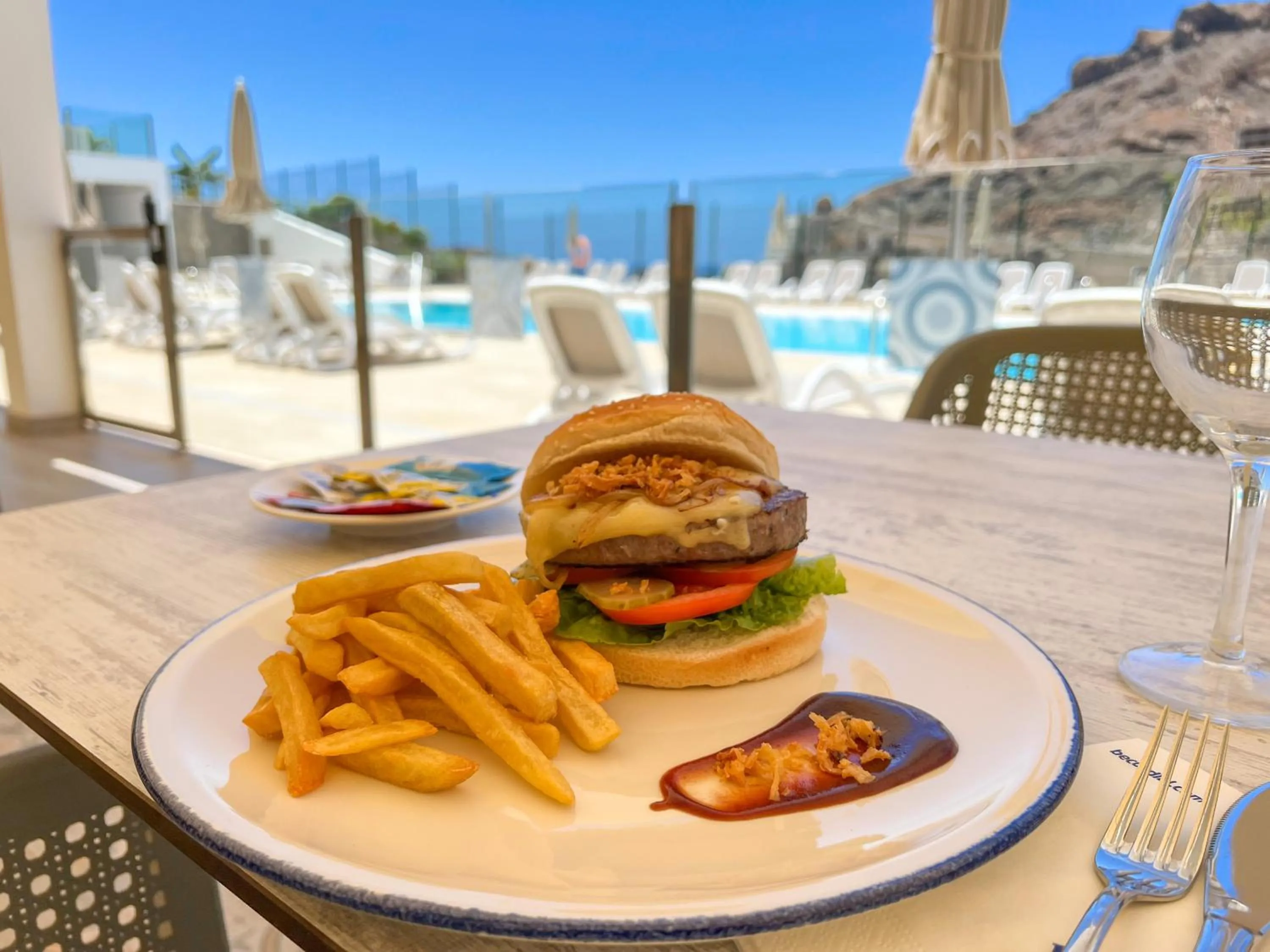 Restaurant/places to eat in Apartamentos Cordial Magec Taurito