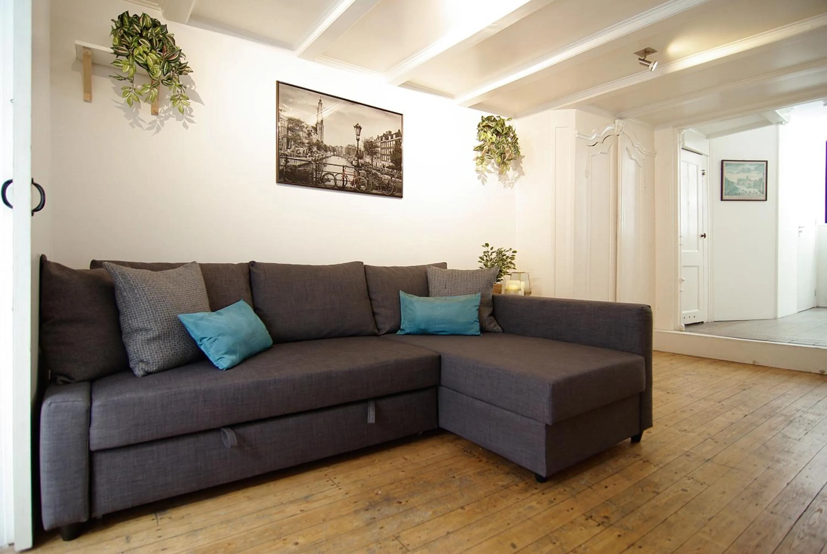 Cosy apartment right in the city center with AIRCO!