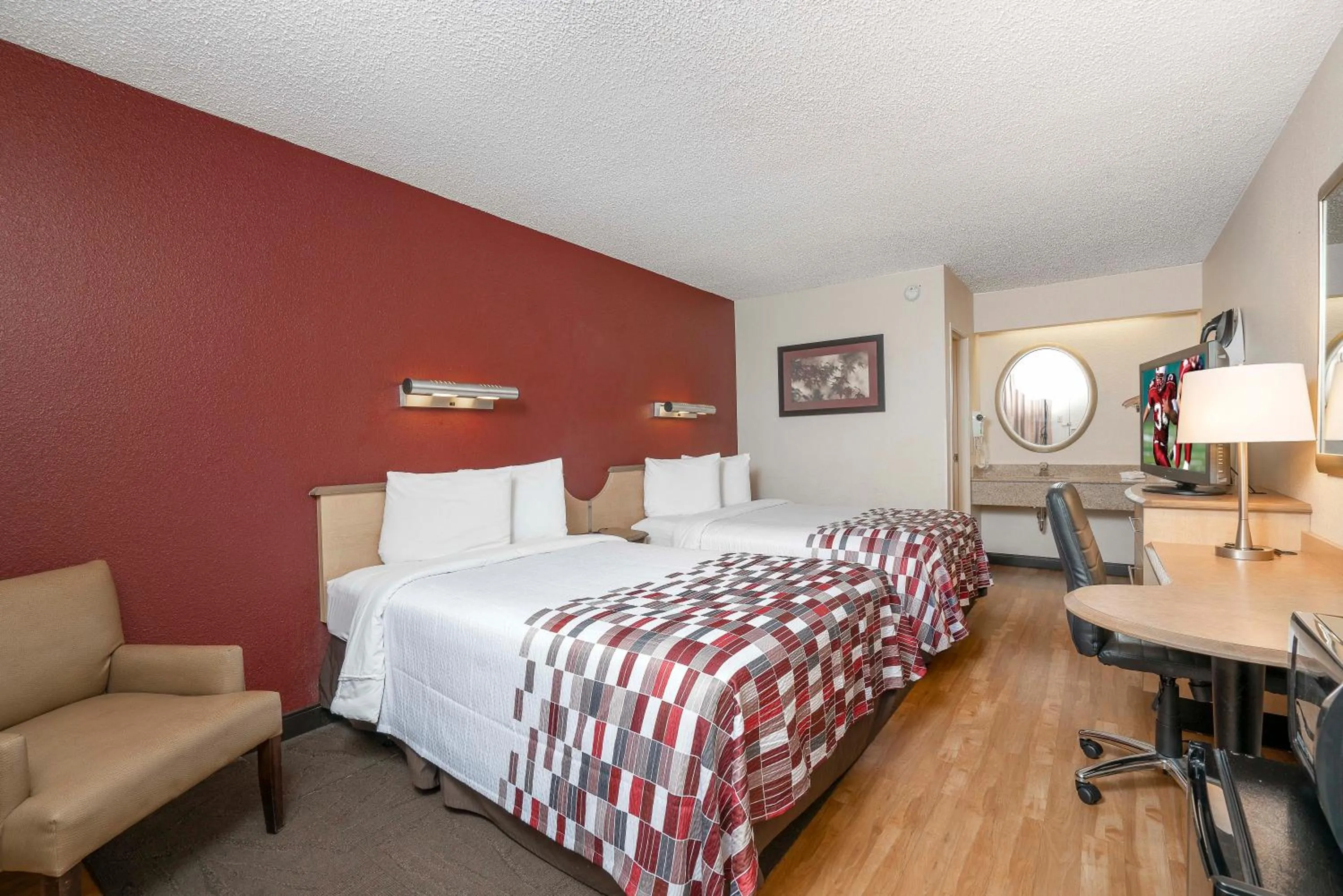 Photo of the whole room, Bed in Red Roof Inn Philadelphia - Oxford Valley