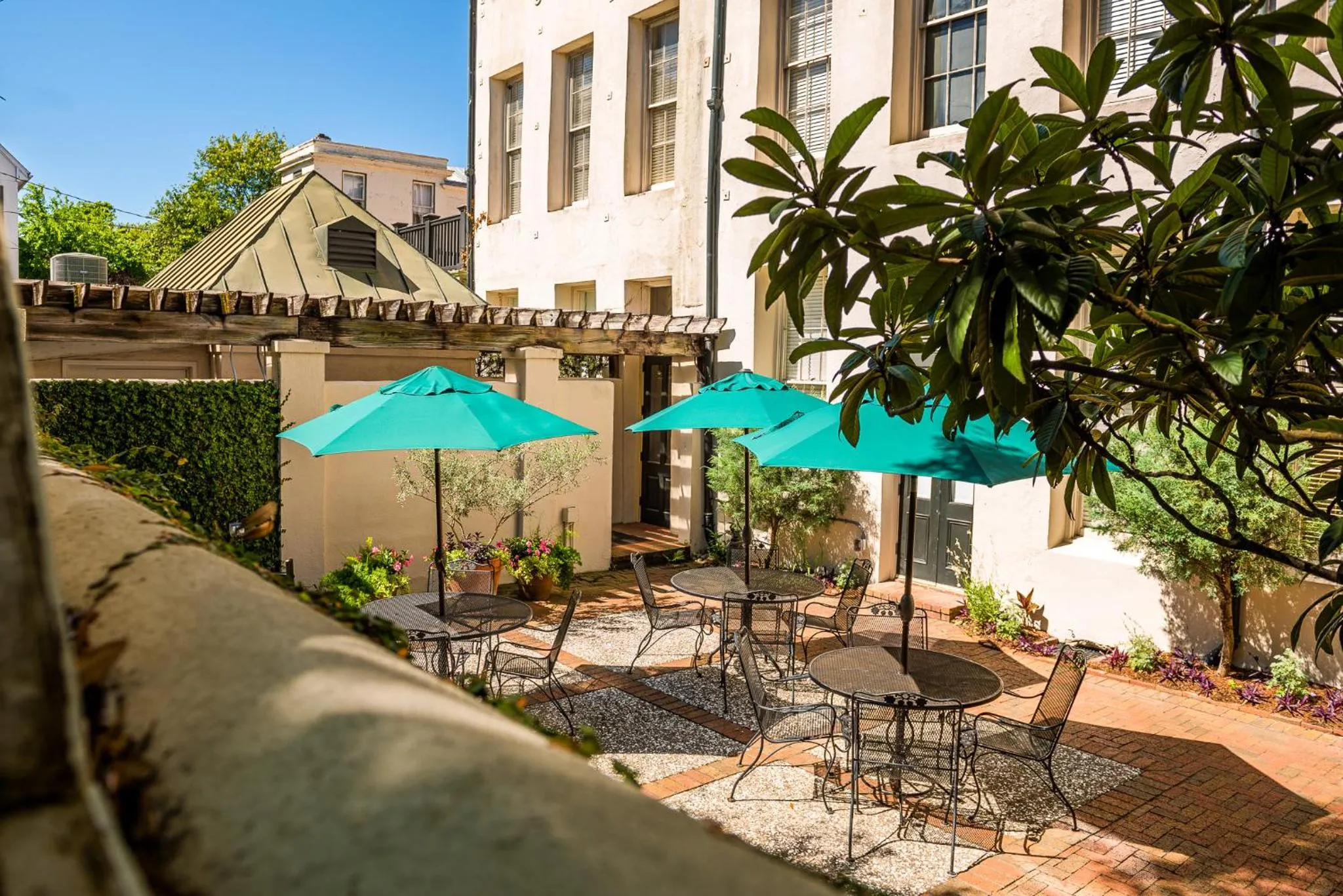 Patio in Kings Courtyard Inn