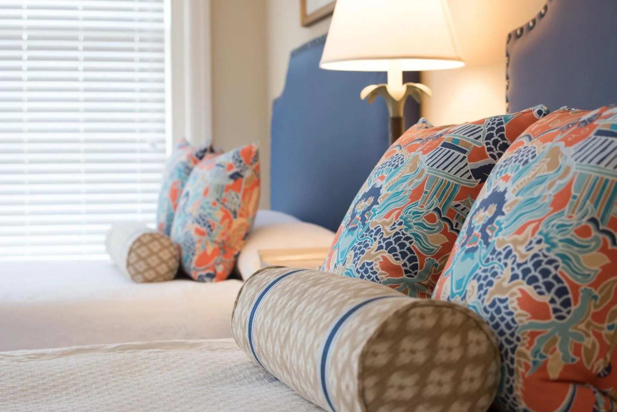 Bed in Kings Courtyard Inn