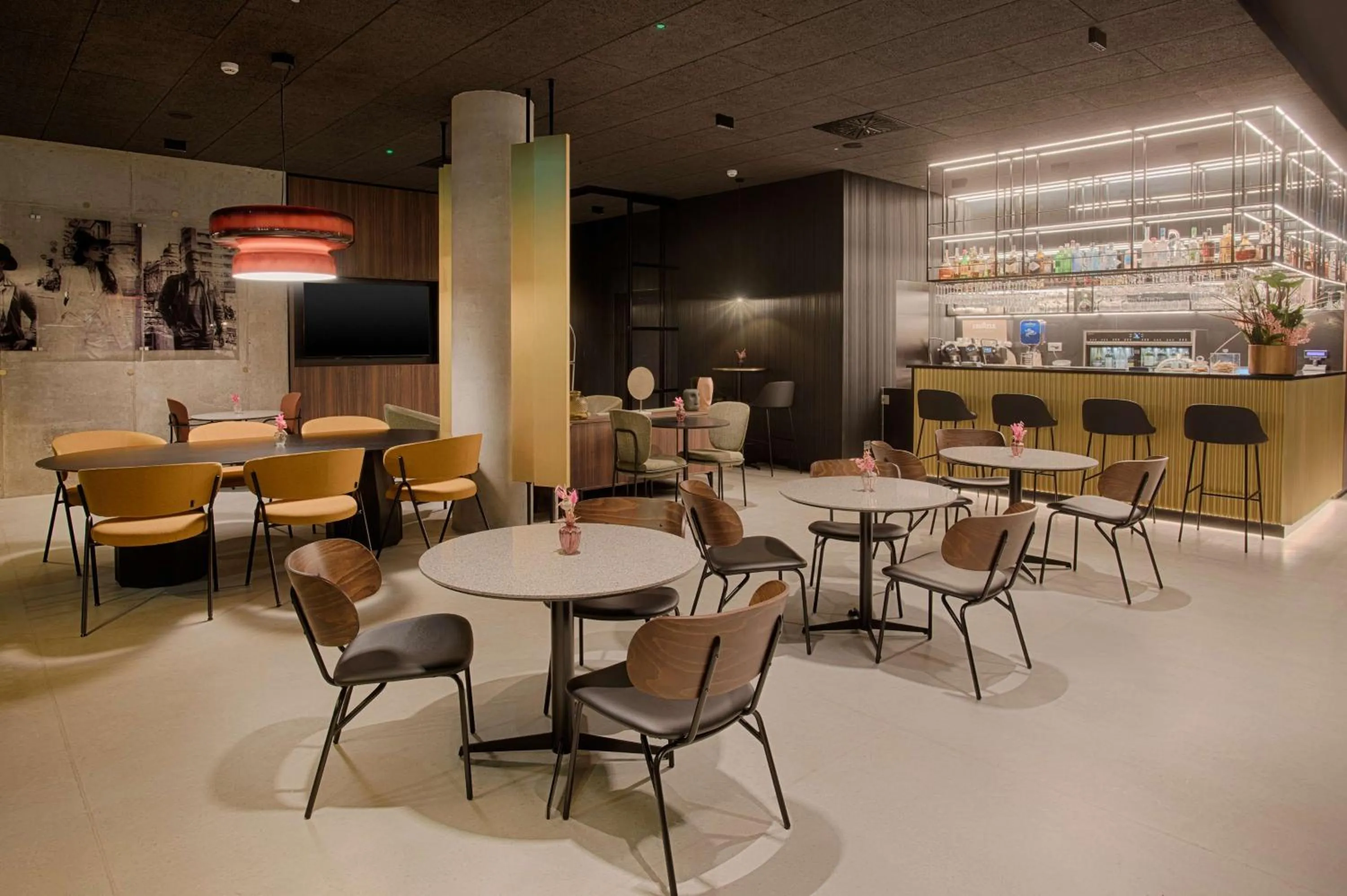 Lounge or bar in NH Milano Corso Buenos Aires