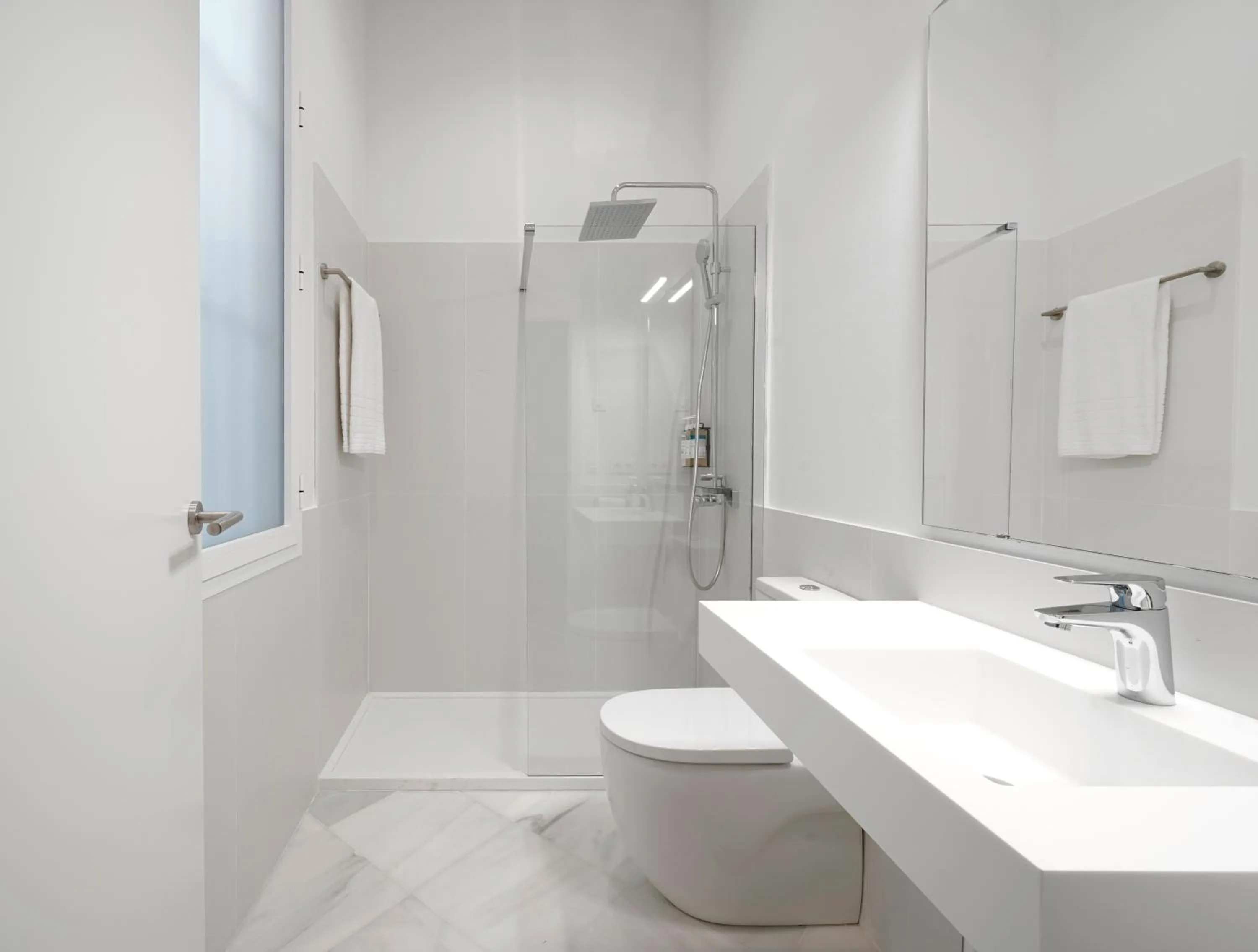 Shower in Numa Seville Solea