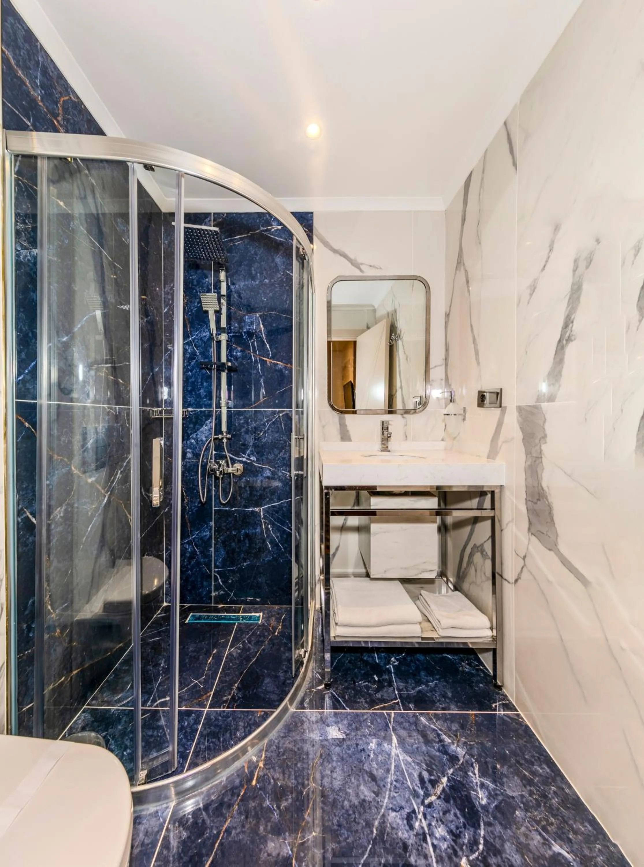 Bathroom in Istanbul Old City Topkapi Porta Romanos Hotel Ottoman Heritage