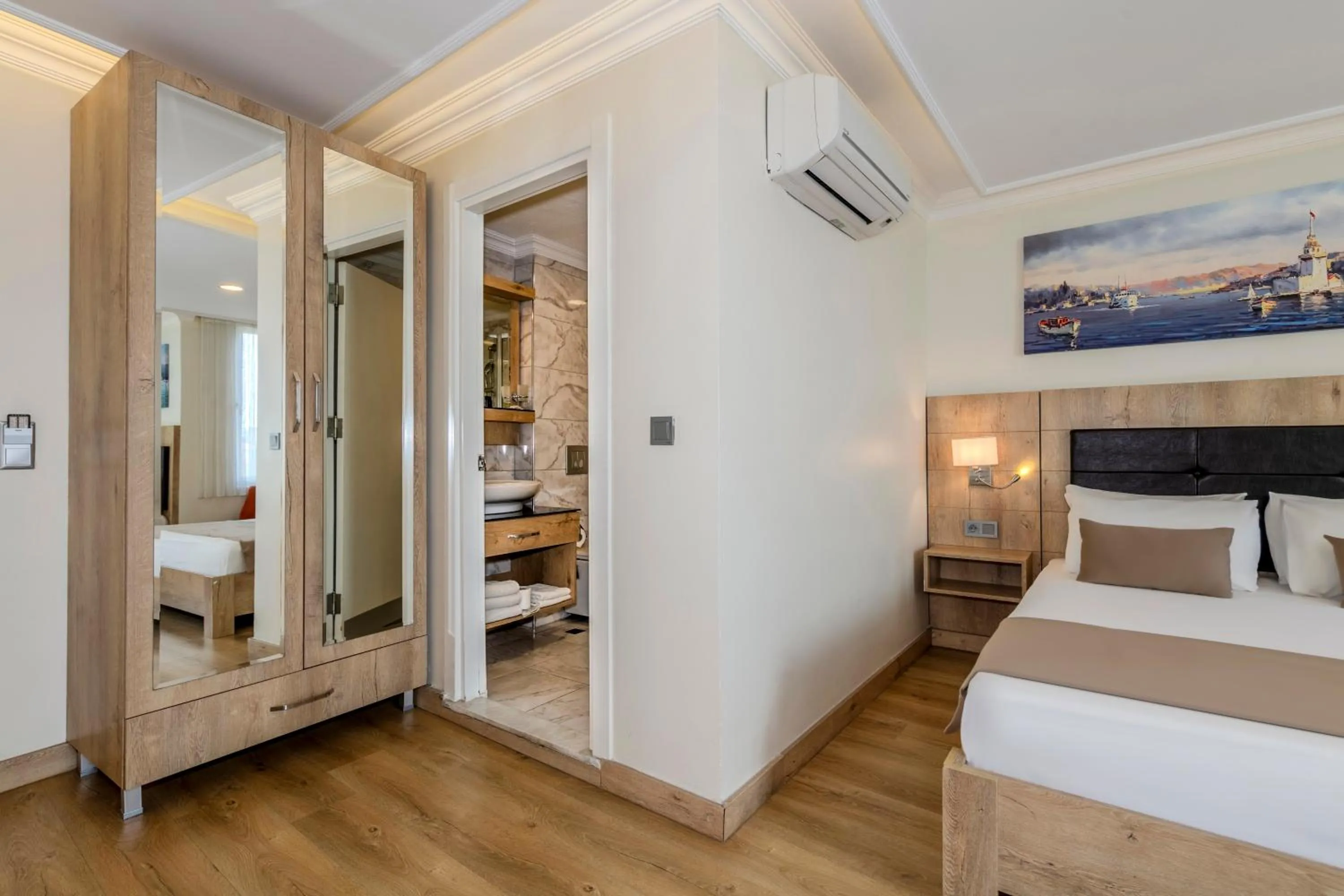 wardrobe, Bed in Istanbul Old City Topkapi Porta Romanos Hotel Ottoman Heritage